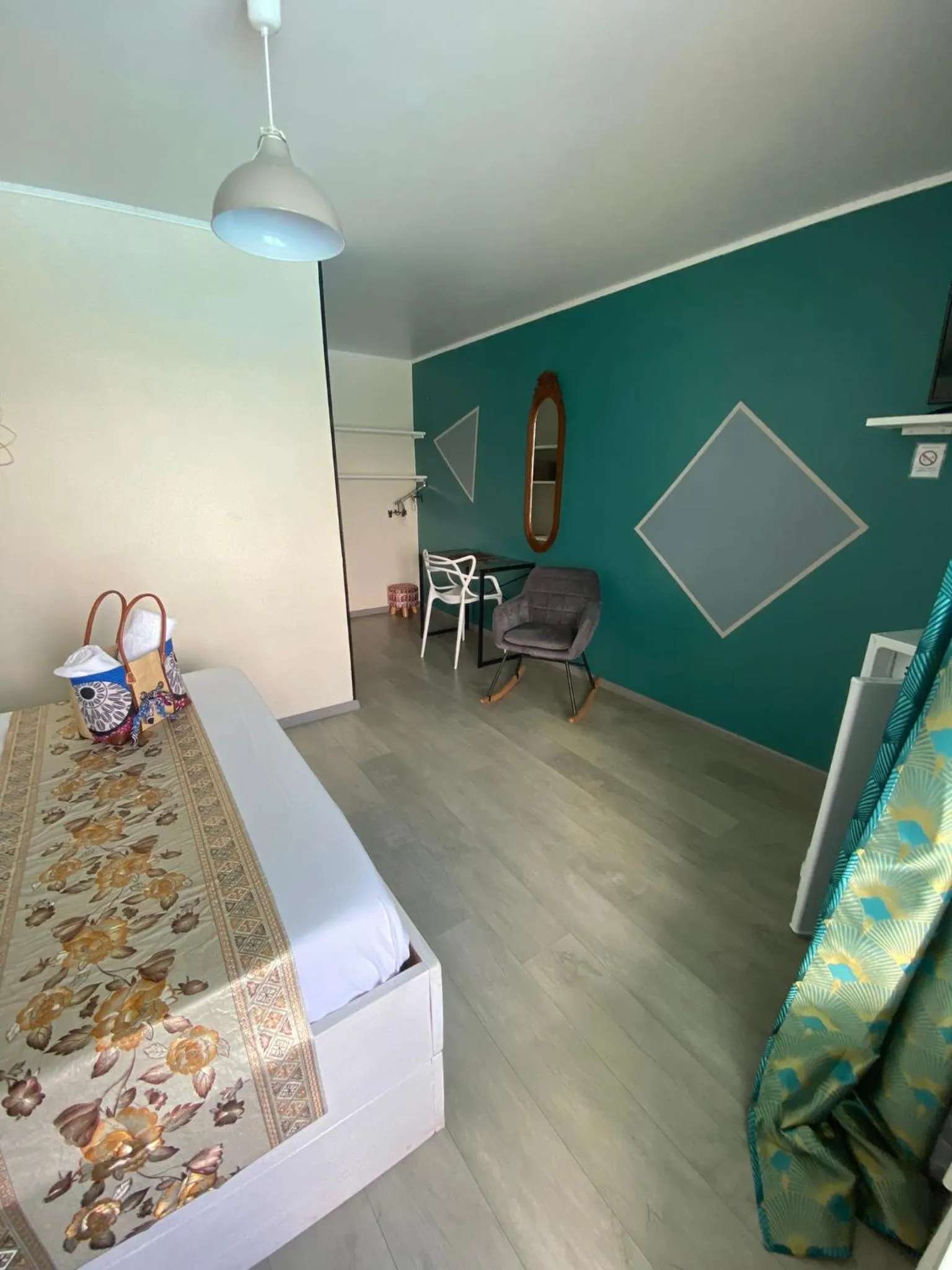 Bed in Hôtel Le Soleil Couchant