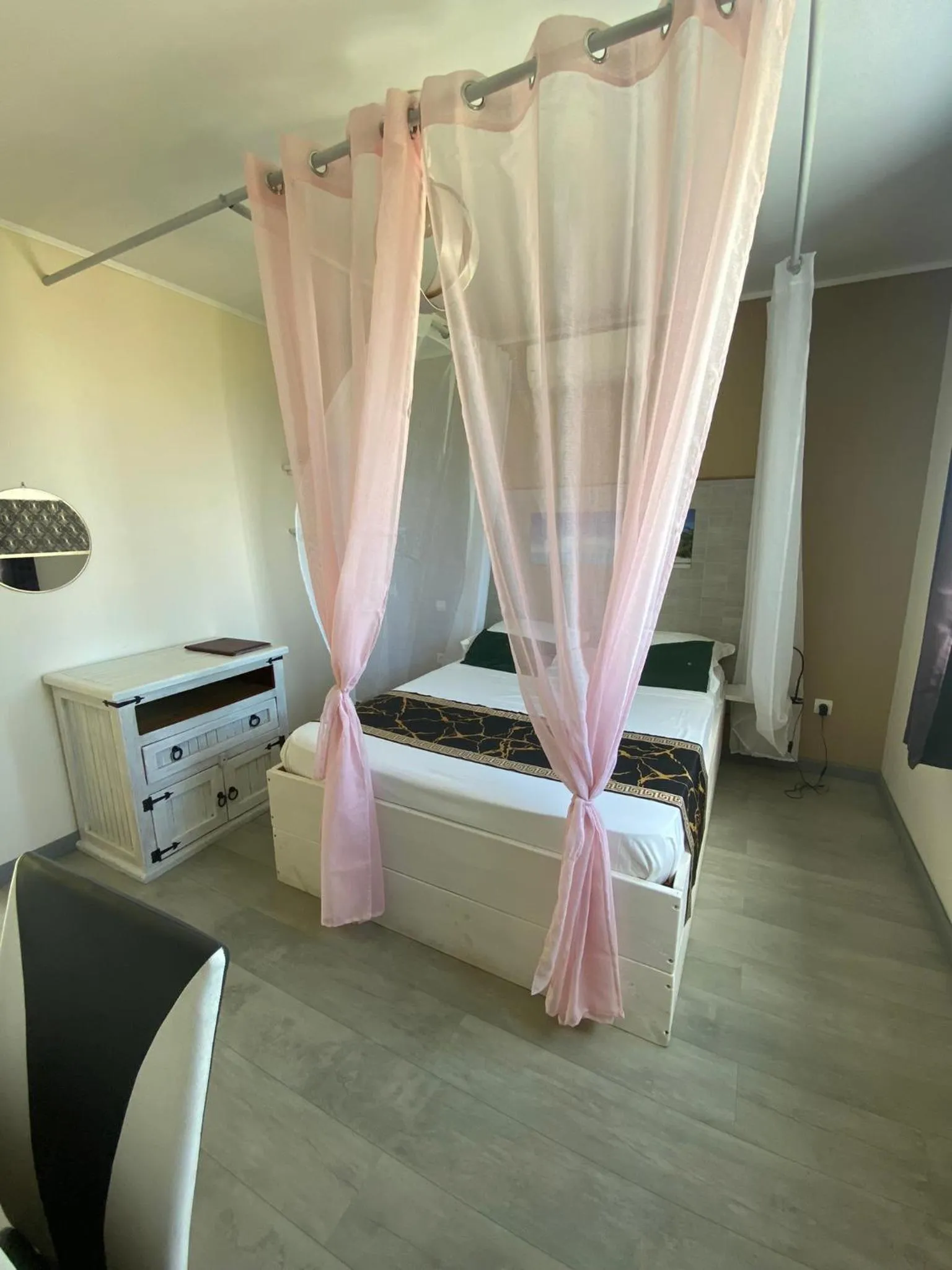 Bed in Hôtel Le Soleil Couchant