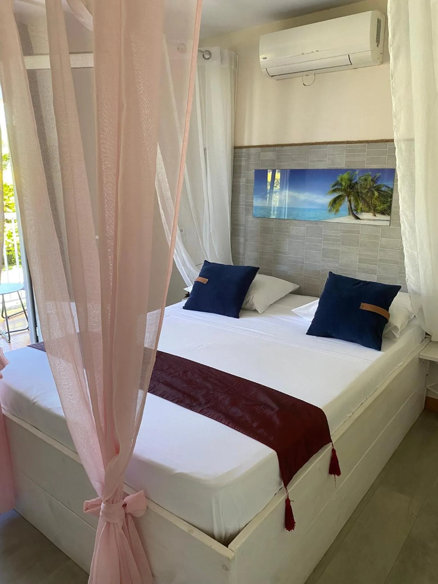 Bed in Hôtel Le Soleil Couchant