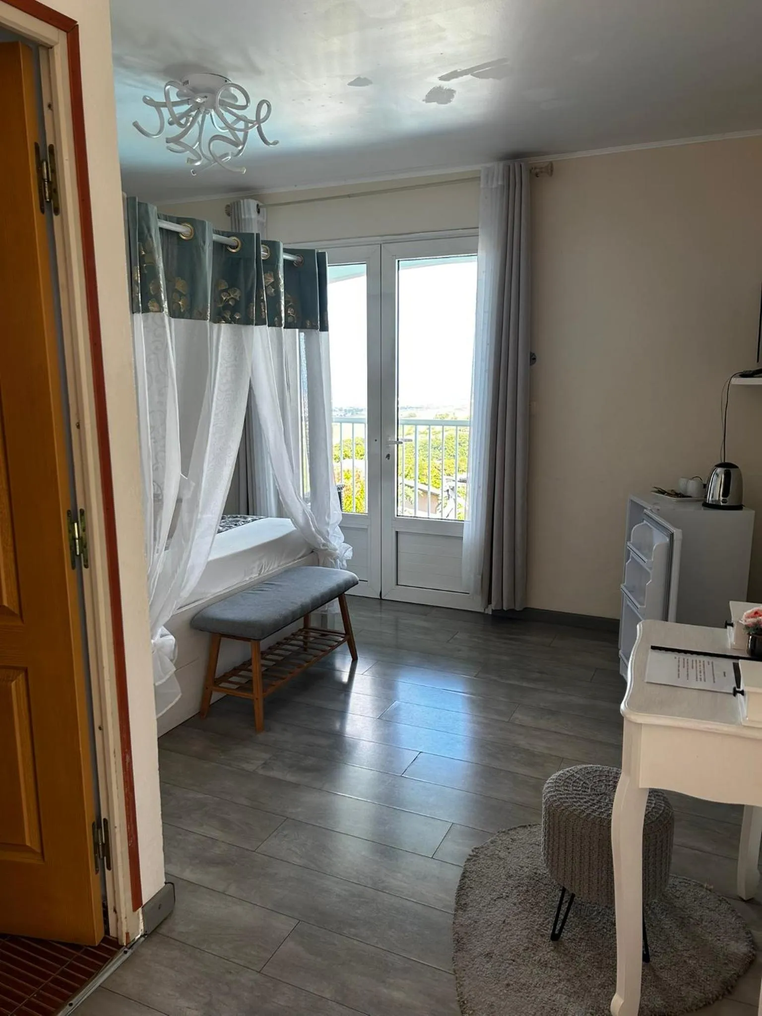 Bed in Hôtel Le Soleil Couchant