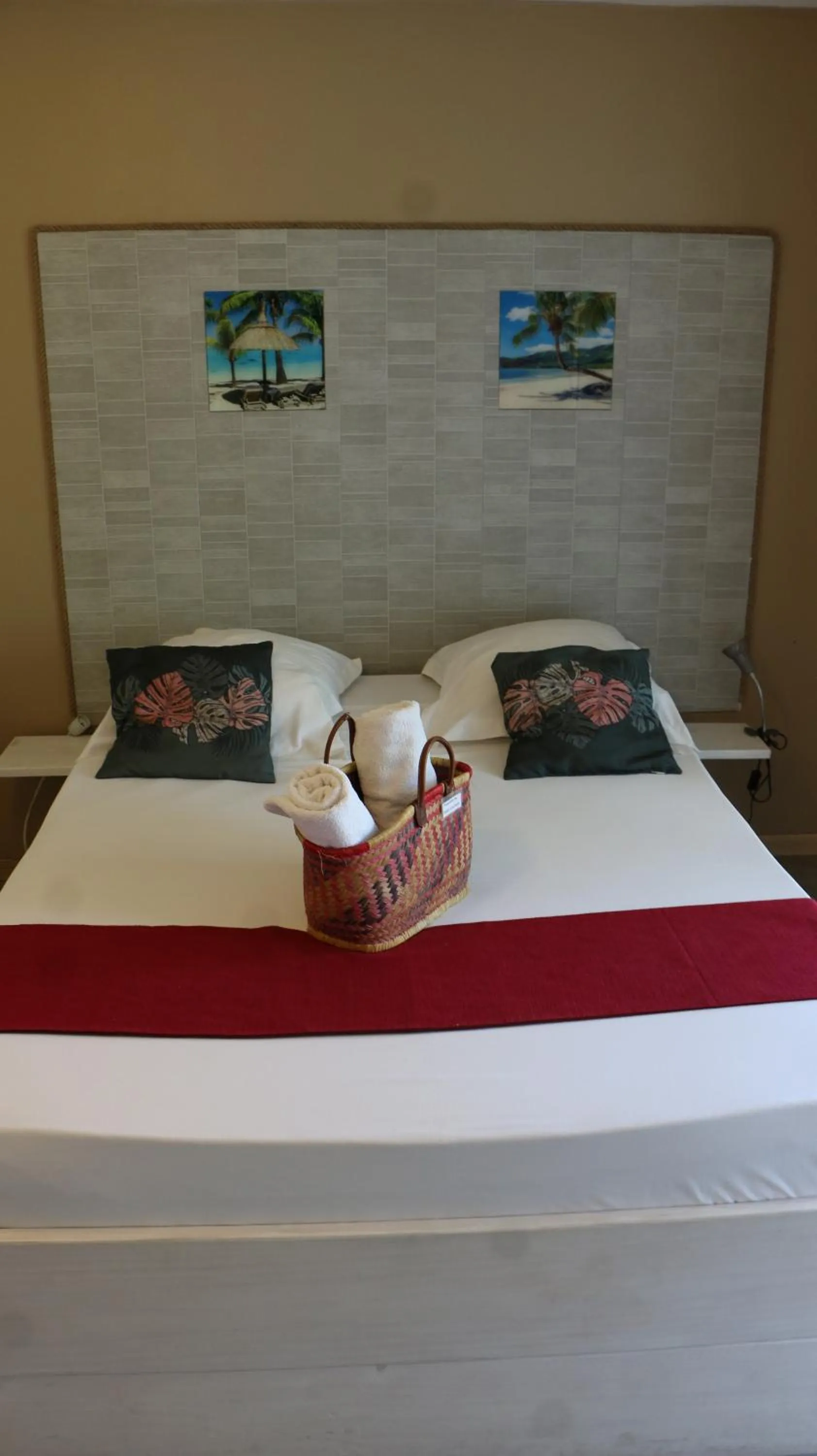 Bed in Hôtel Le Soleil Couchant