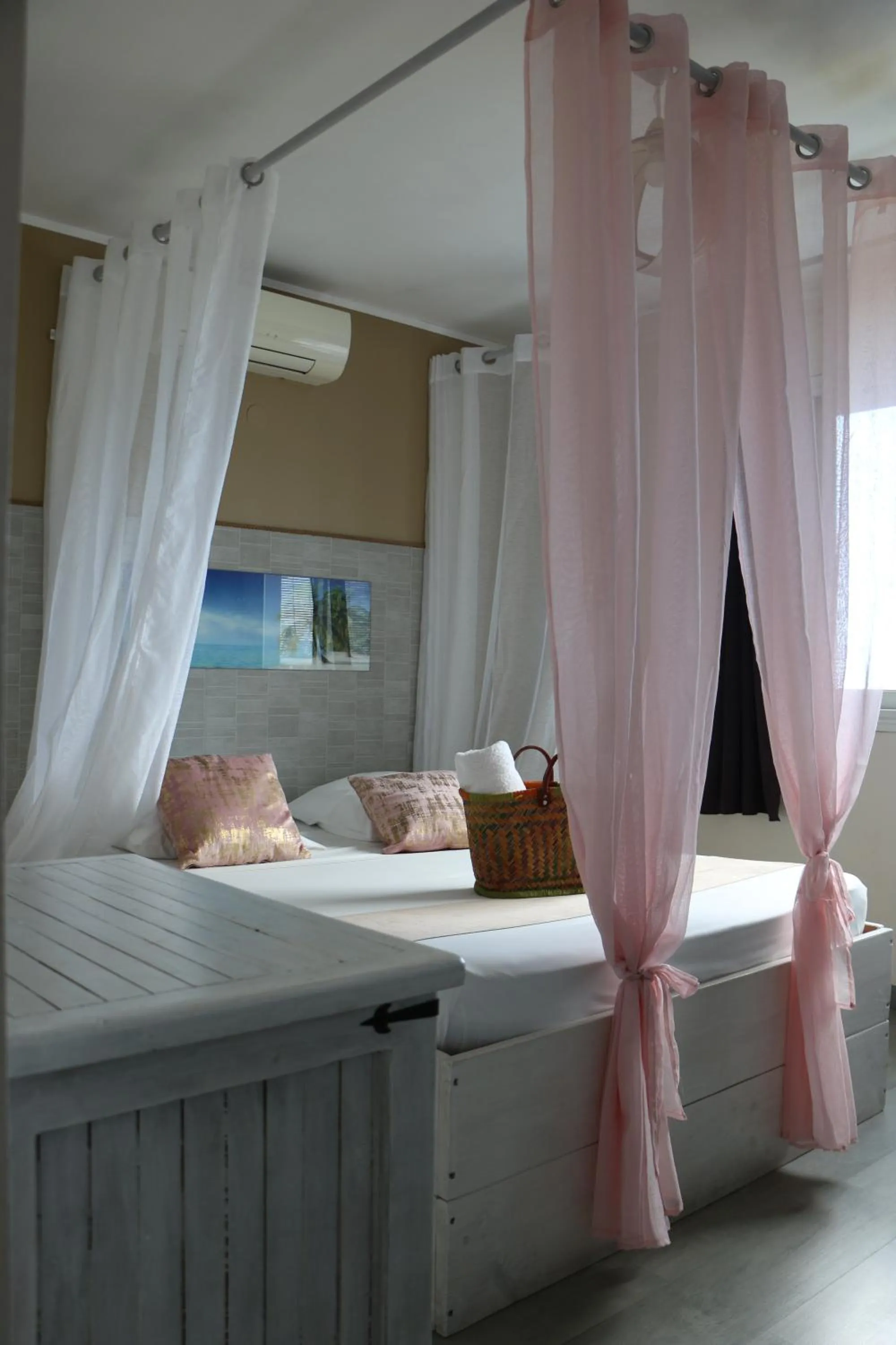 Bed in Hôtel Le Soleil Couchant