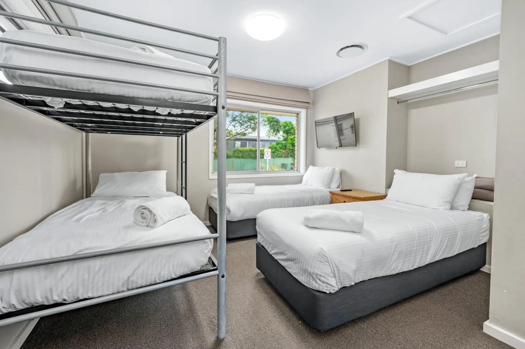 Bedroom, Bed in Hunter Oasis