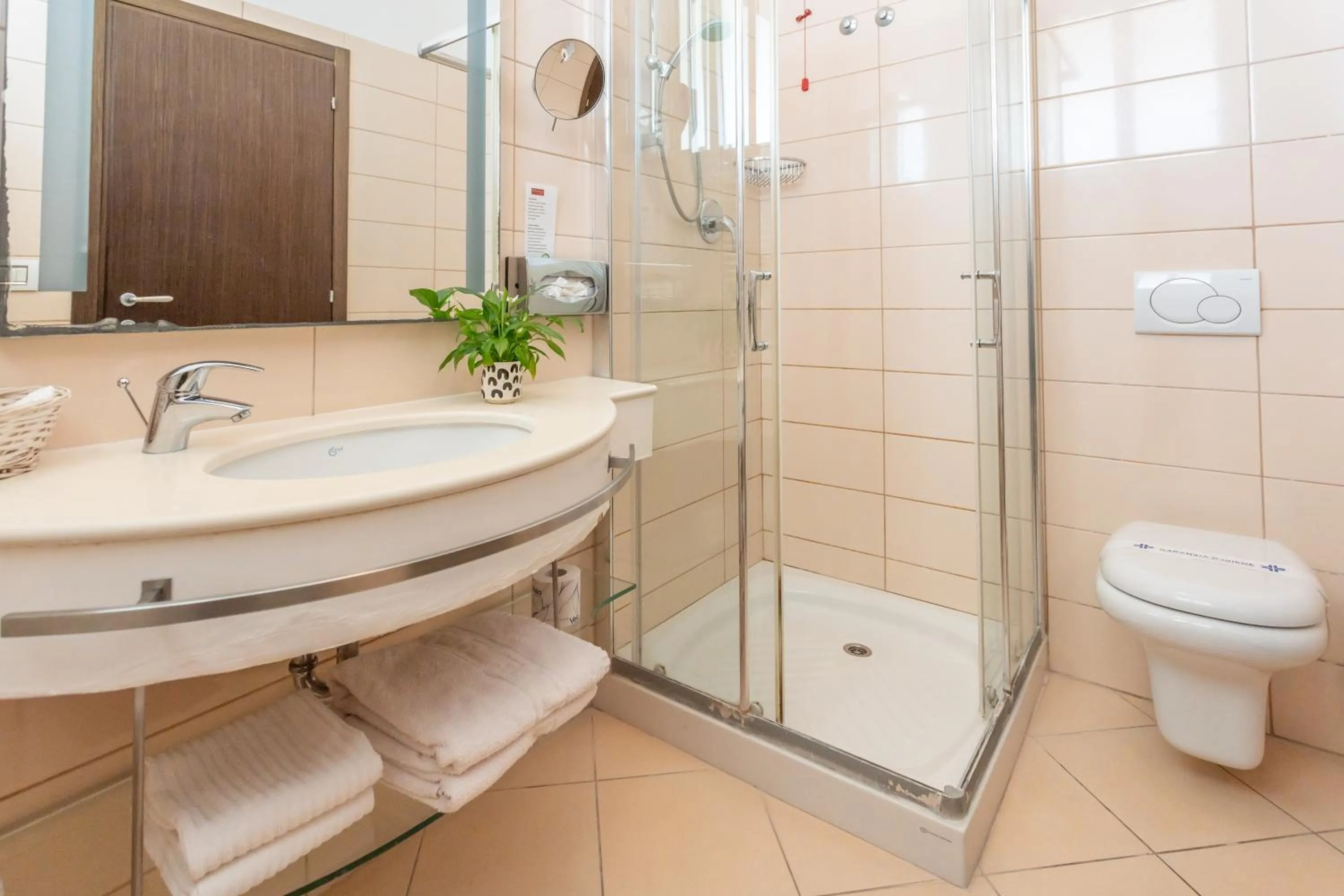 Bathroom in Terminal Palace & SPA