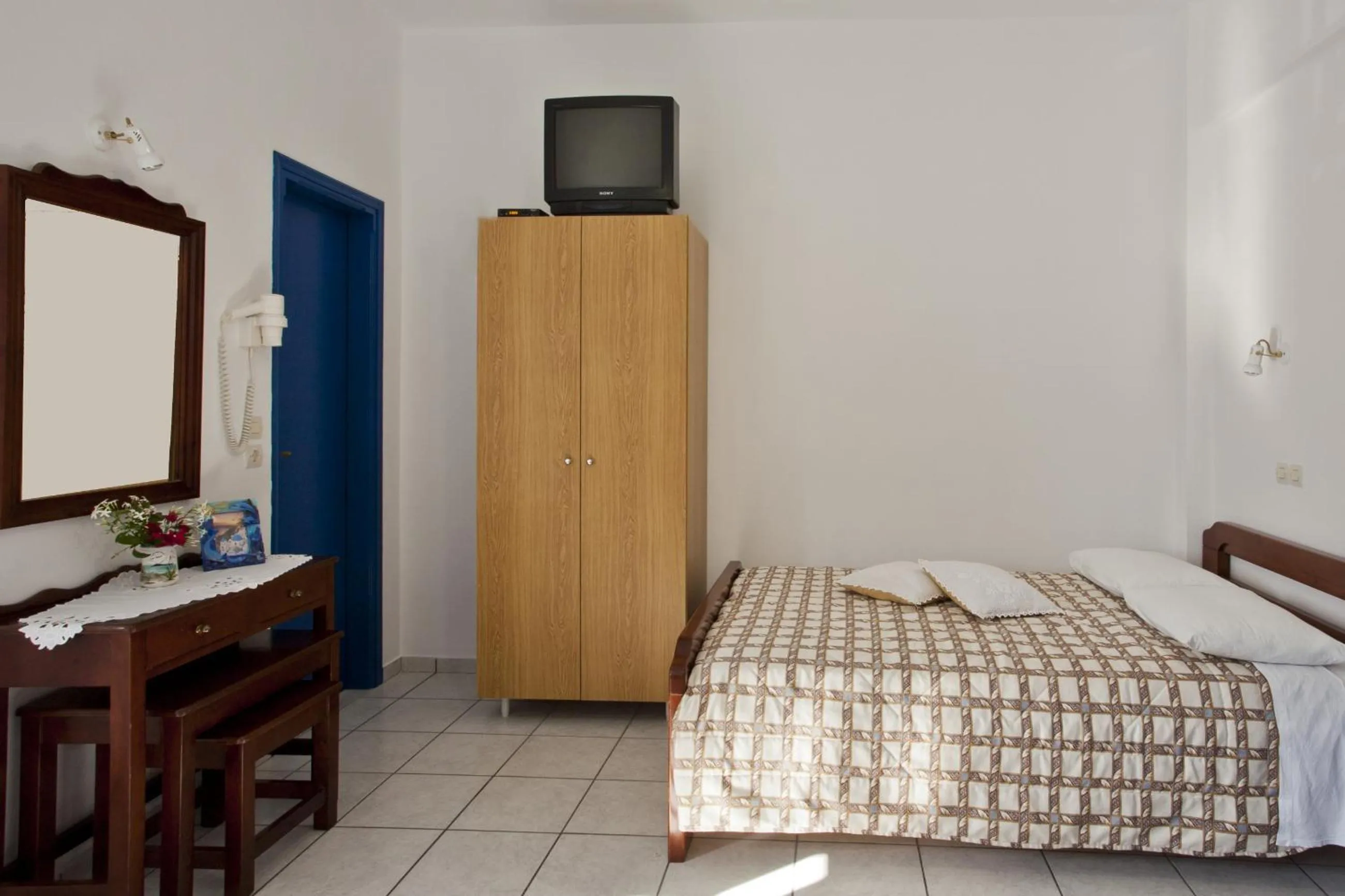 Bedroom, Bed in Ancient Thera Studios