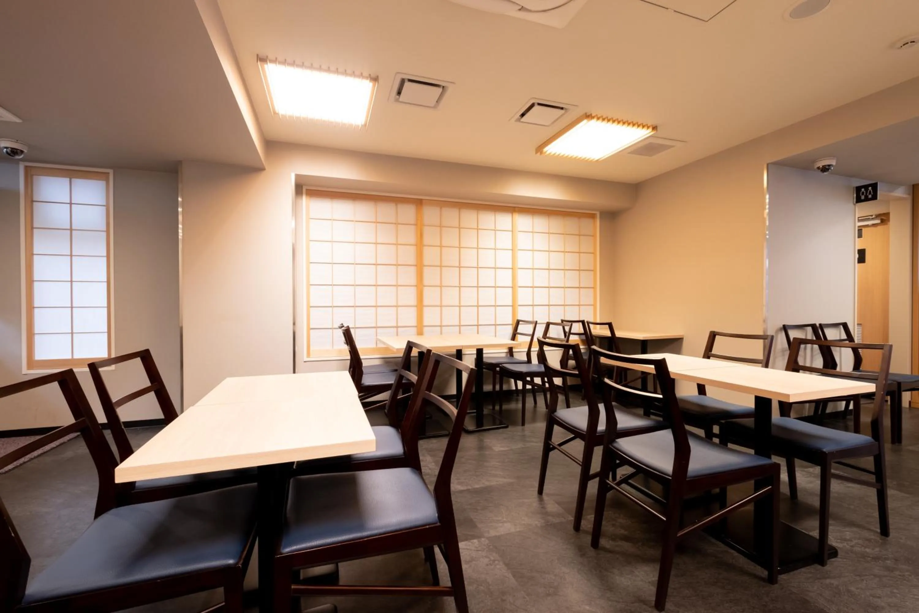 Restaurant/places to eat in Marutamachi Crystal Hotel