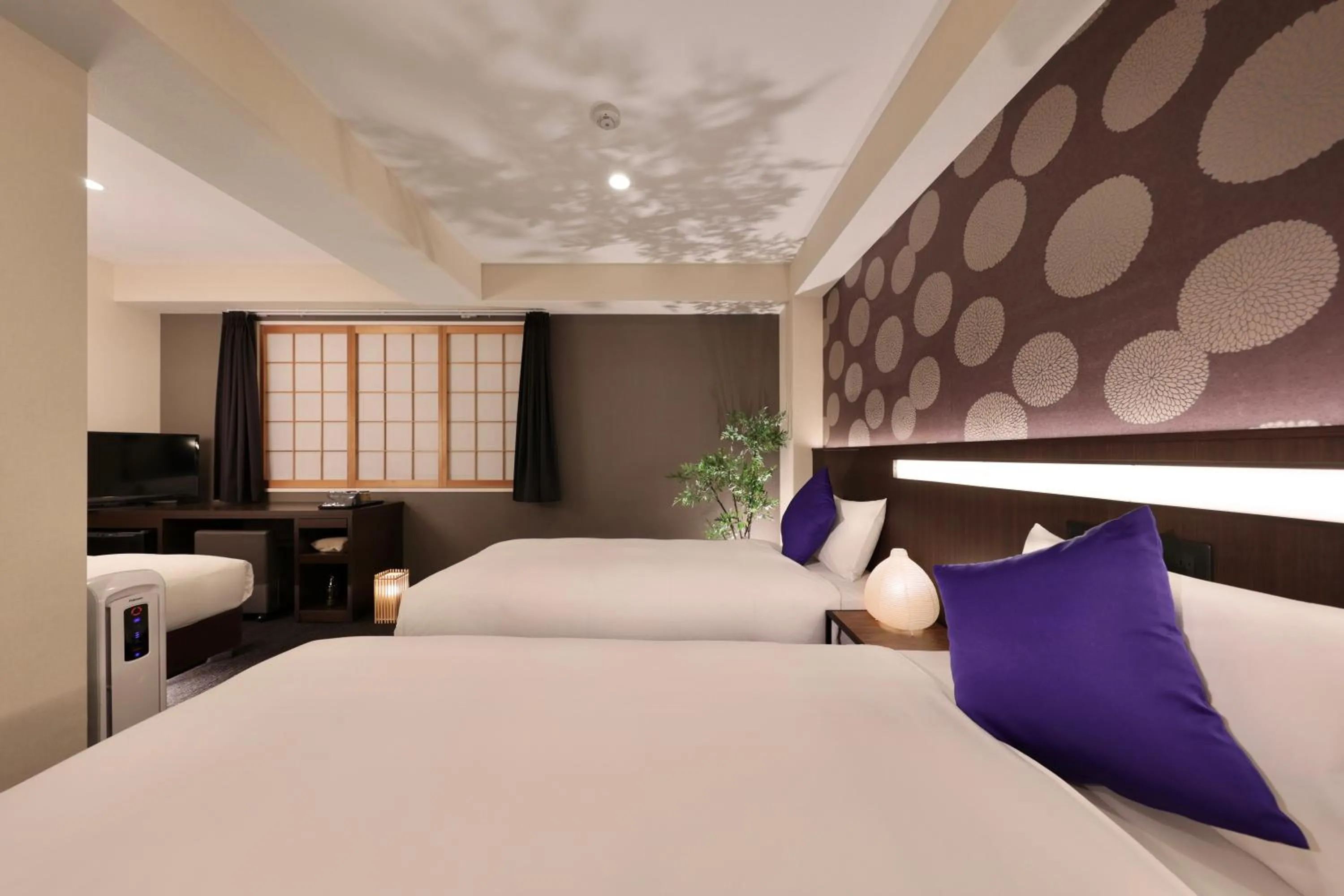 Bed in Marutamachi Crystal Hotel