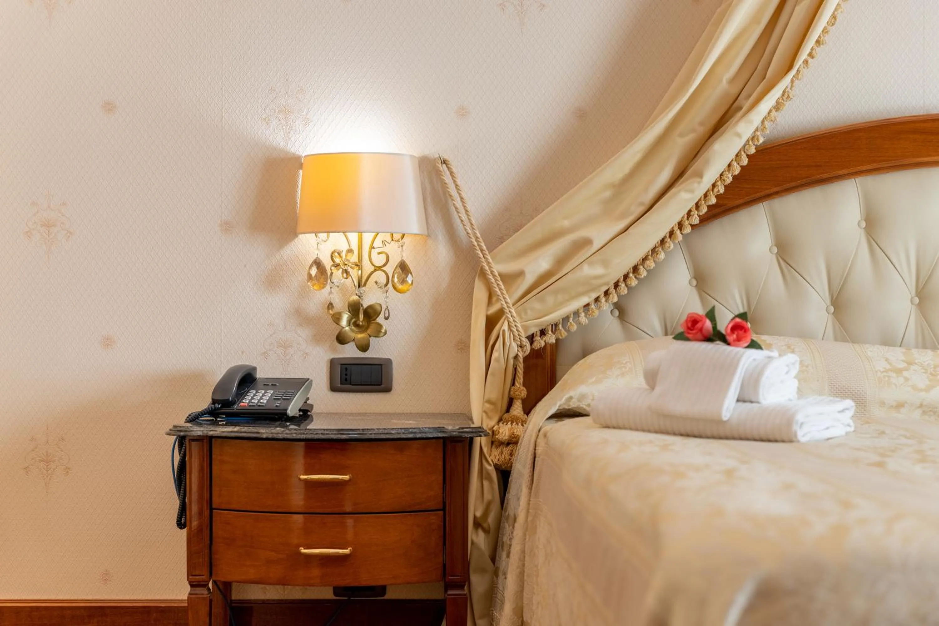 Bedroom, Bed in Hotel Borgo Don Chisciotte