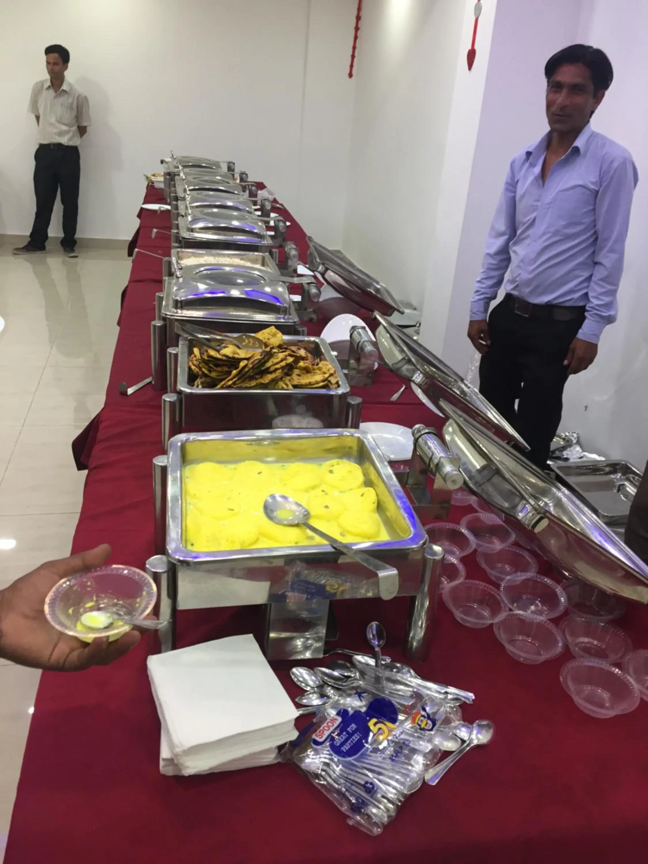 Restaurant/places to eat in Hotel Rajshree