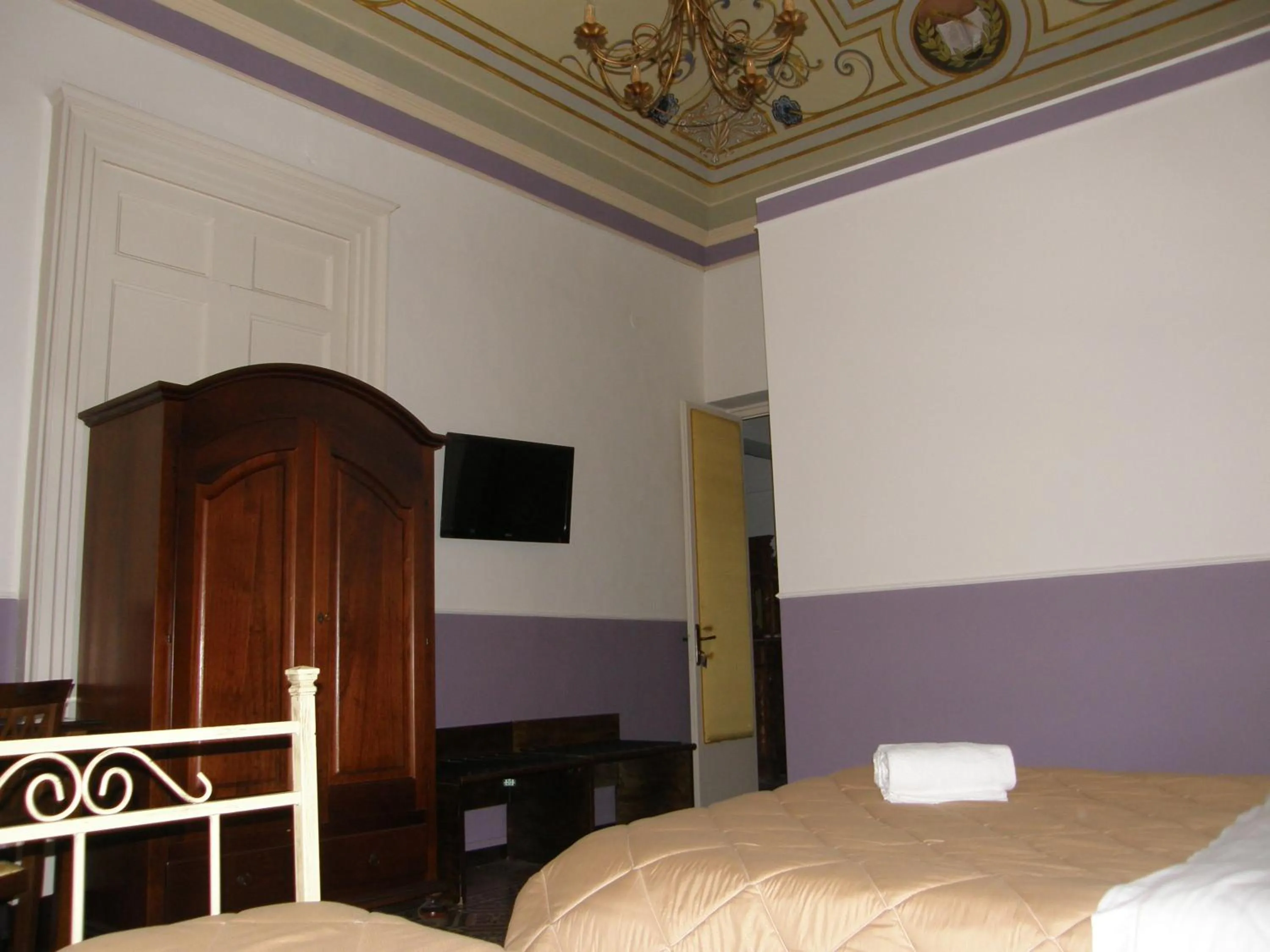 Photo of the whole room, Bed in Il Gattopardo House