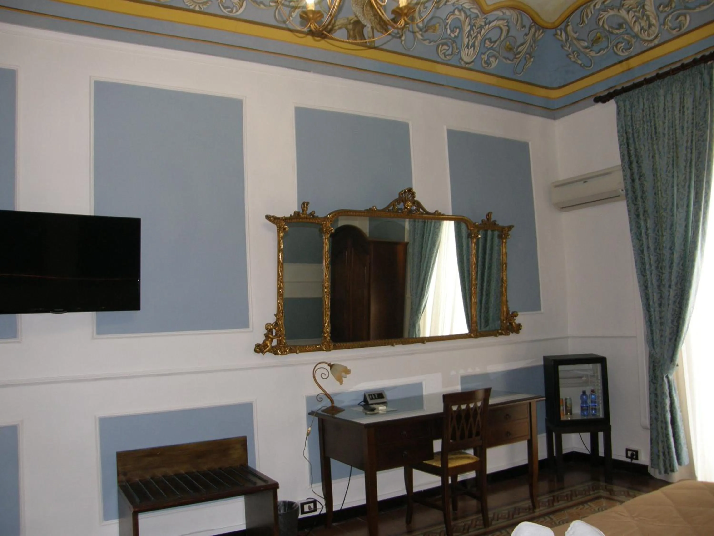 Photo of the whole room in Il Gattopardo House