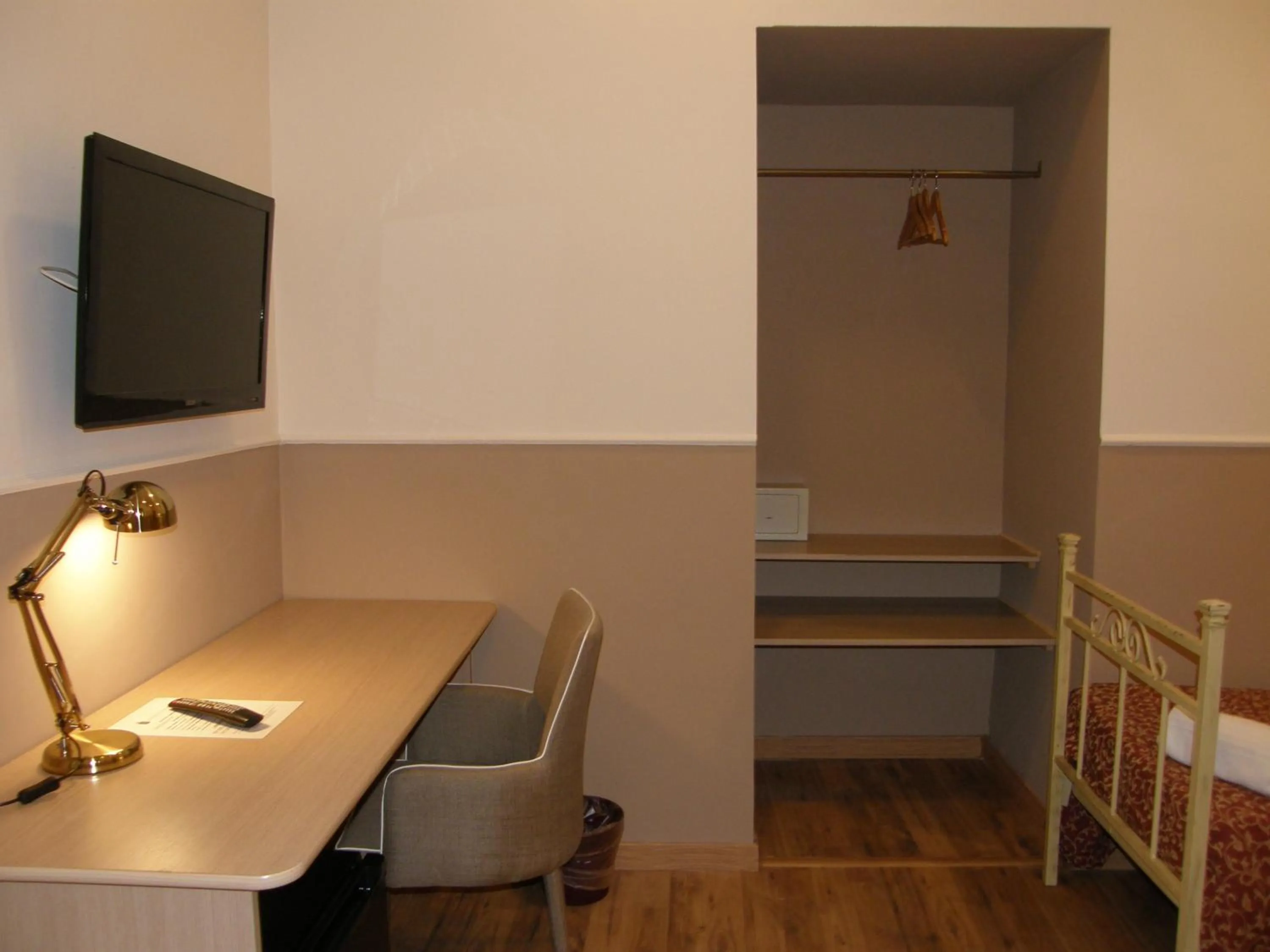 Photo of the whole room in Il Gattopardo House