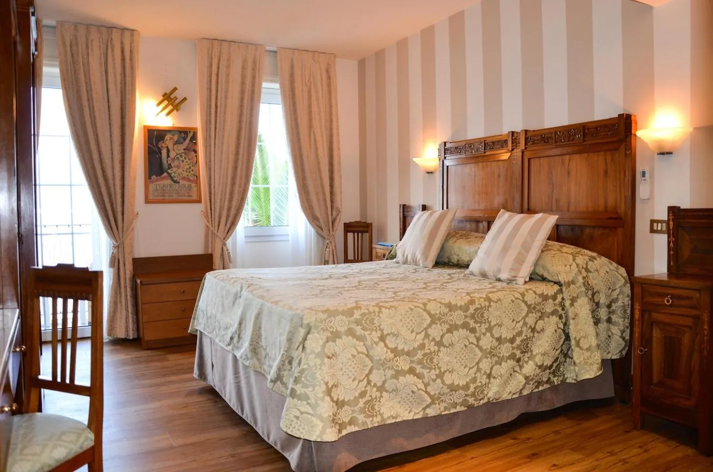 Photo of the whole room in Hotel Du Lac