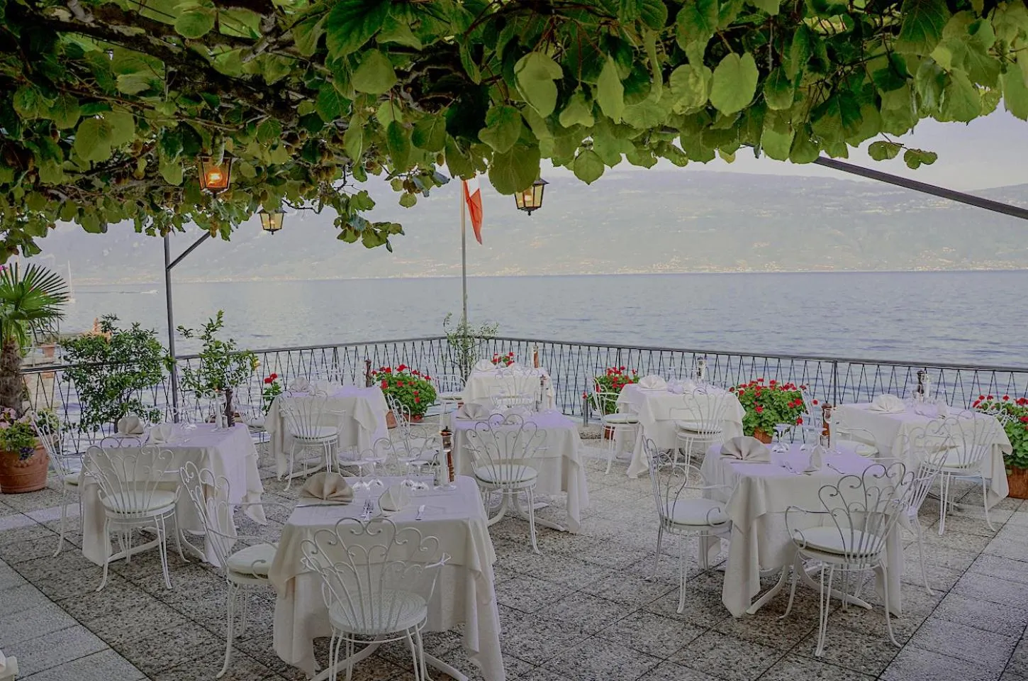 Restaurant/places to eat in Hotel Du Lac