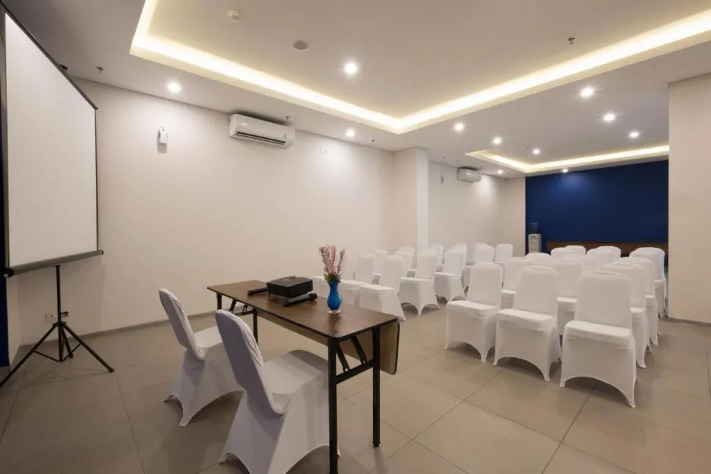 Meeting/conference room in Hotel 88 Bekasi By WH