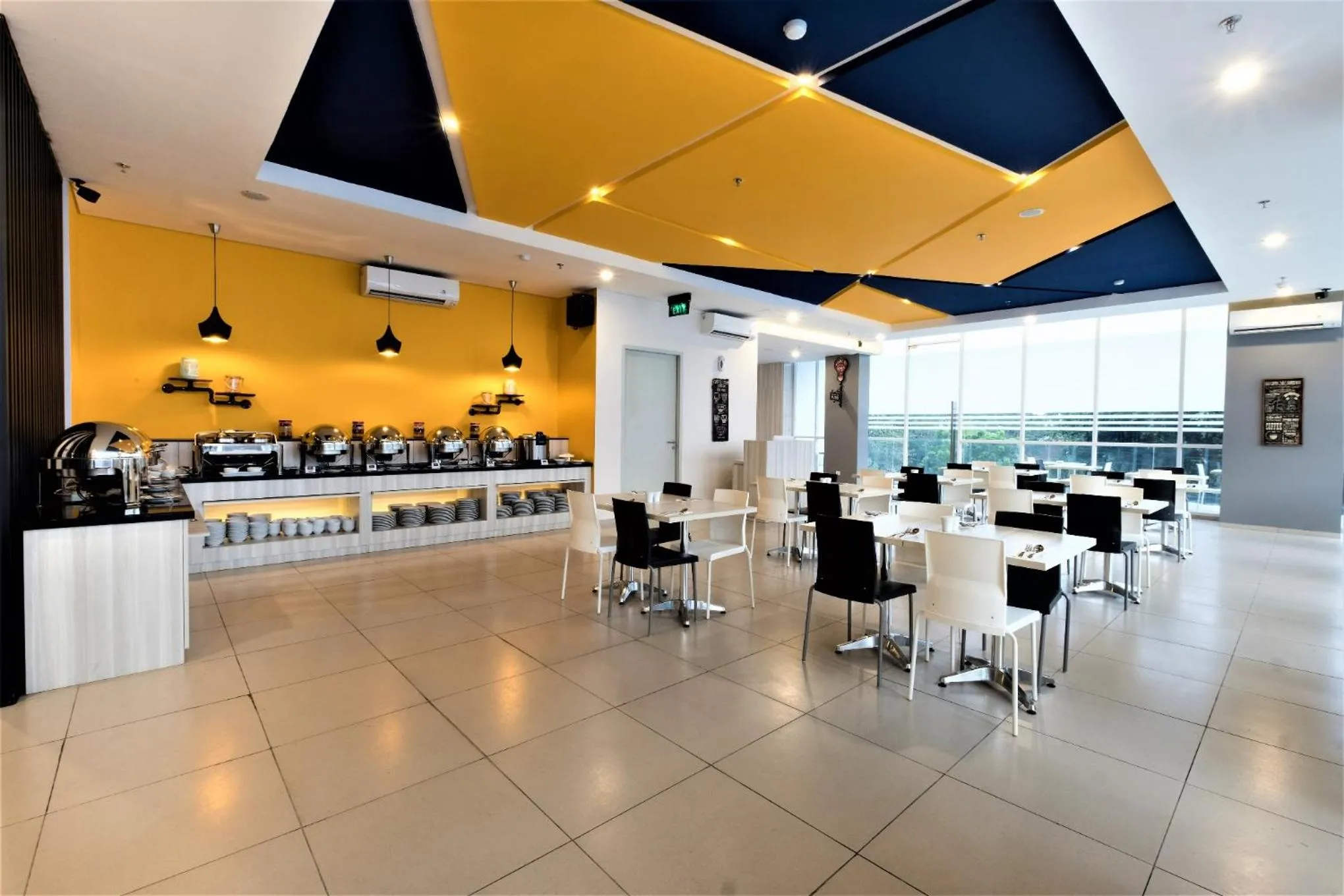 Restaurant/places to eat in Hotel 88 Bekasi By WH