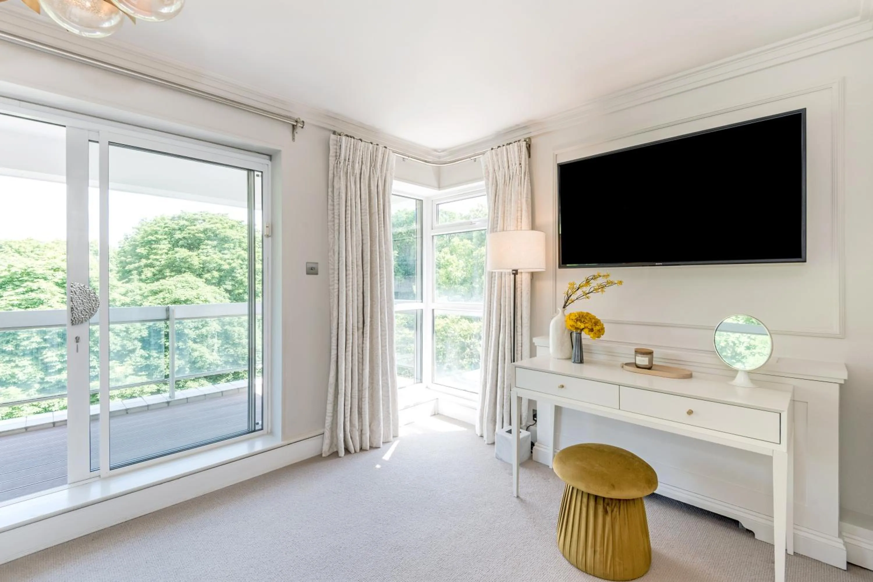 TV and multimedia in Buckingham & Lloyds