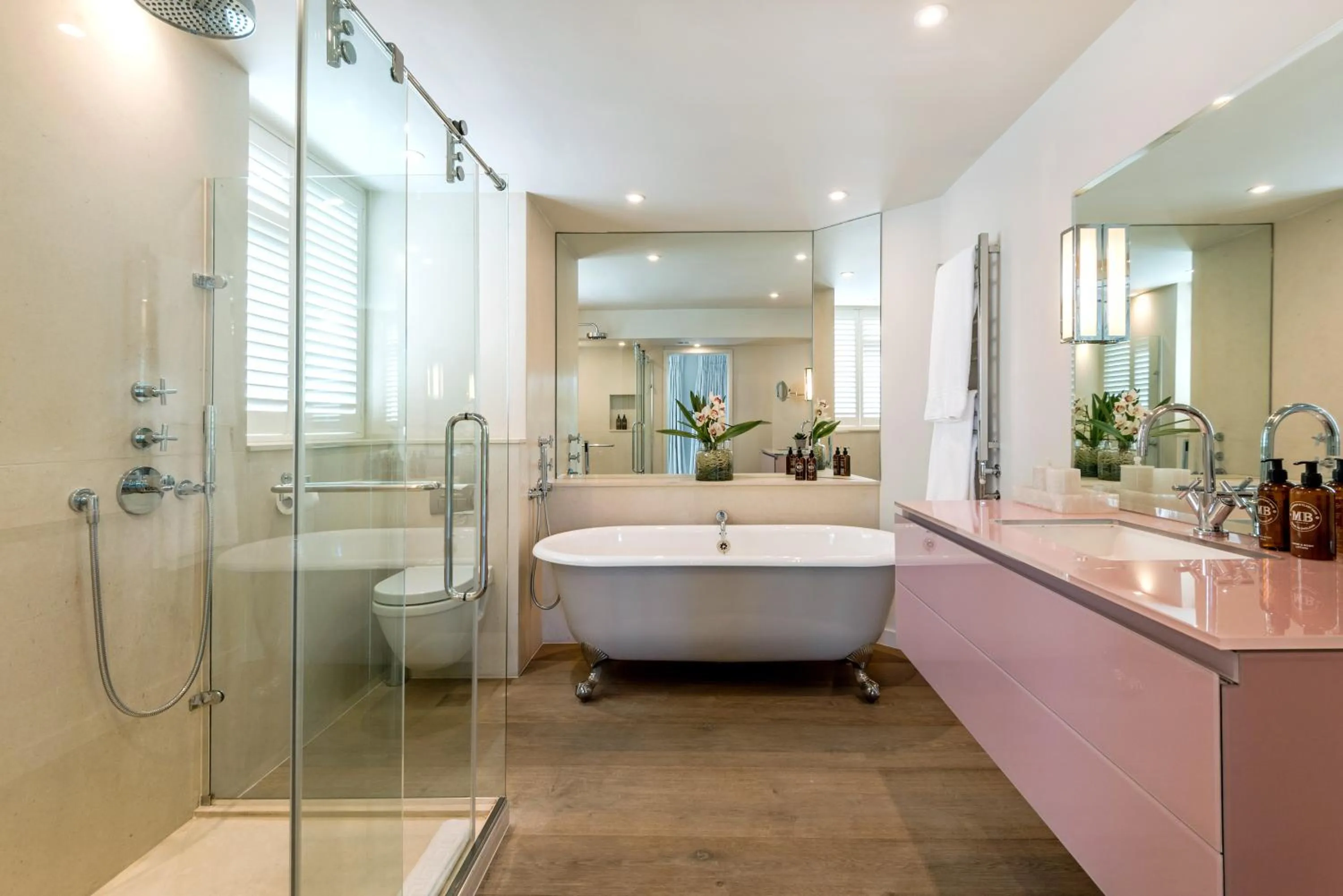 Shower in Buckingham & Lloyds