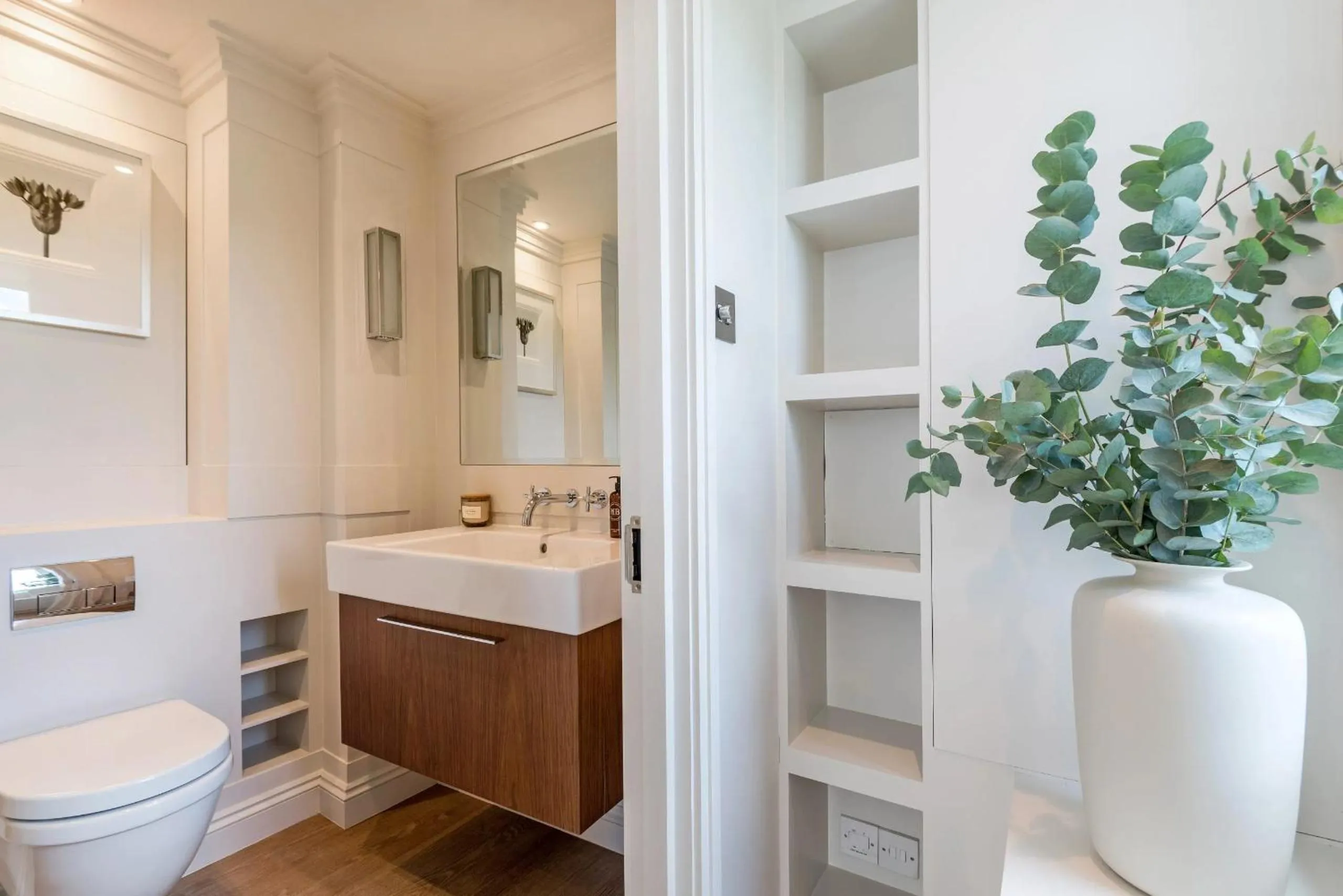 Toilet in Buckingham & Lloyds