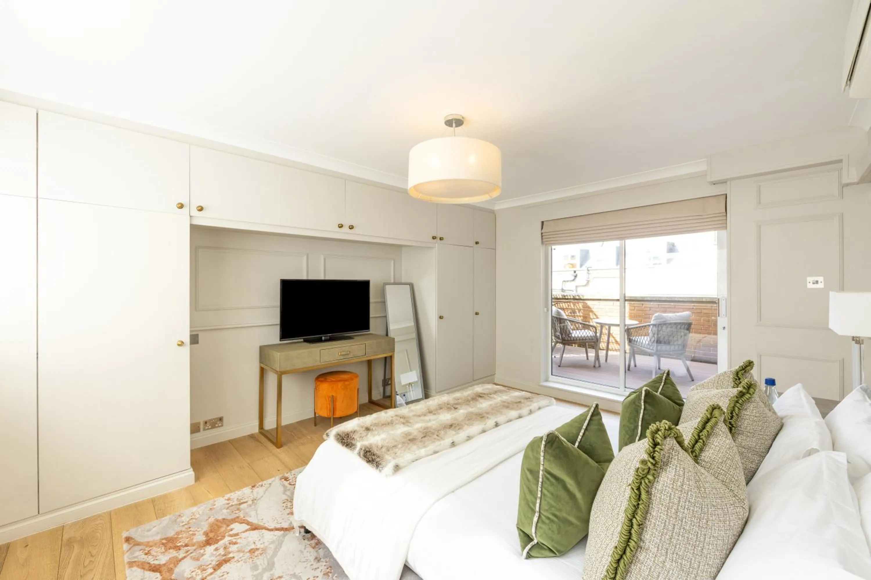 Bed in Buckingham & Lloyds