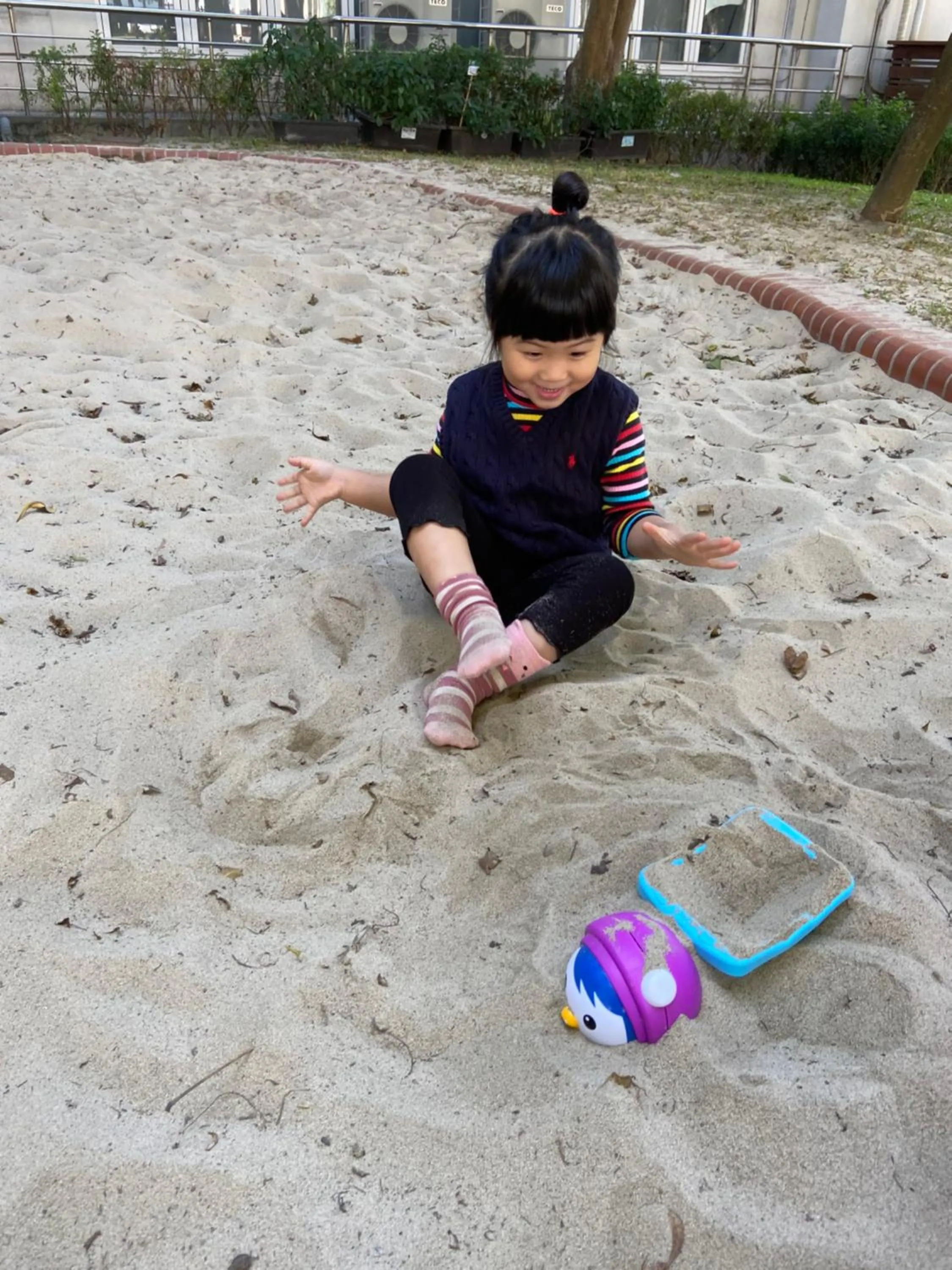Children play ground in Zhi Da Craft Service Guest House