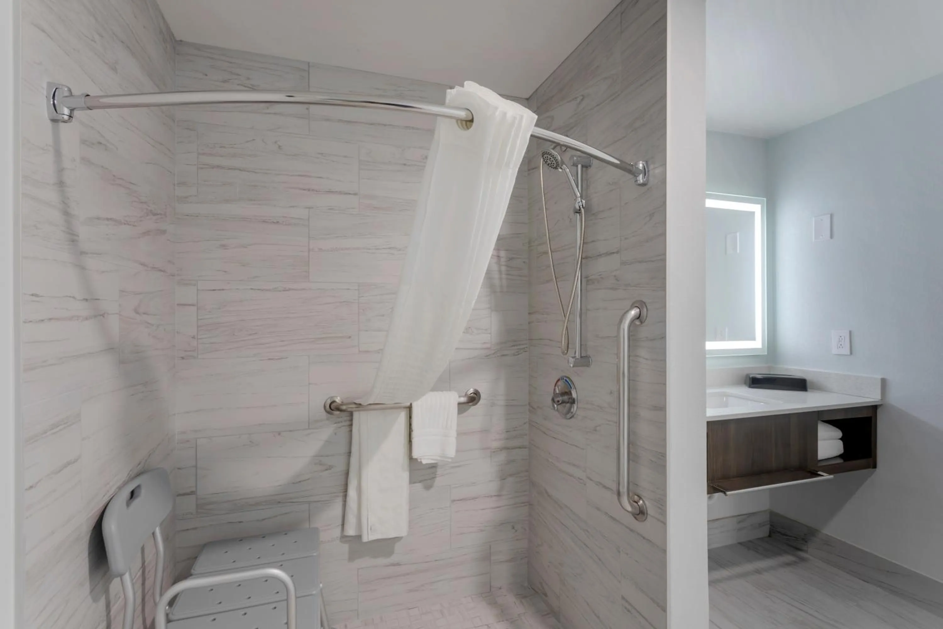 Shower in Comfort Suites Mt Juliet-Nashville Area