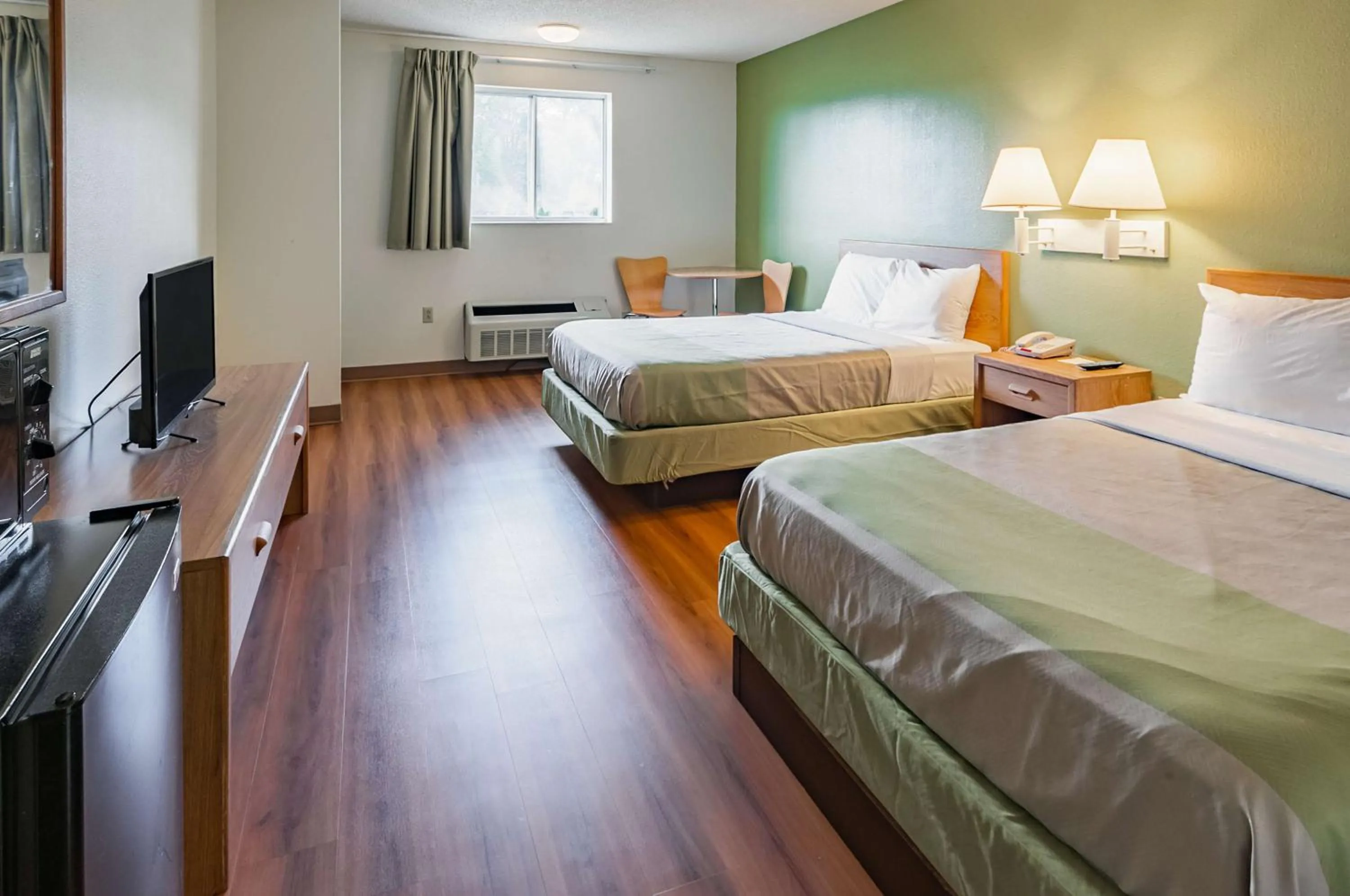 TV and multimedia, Bed in Motel 6-Drums