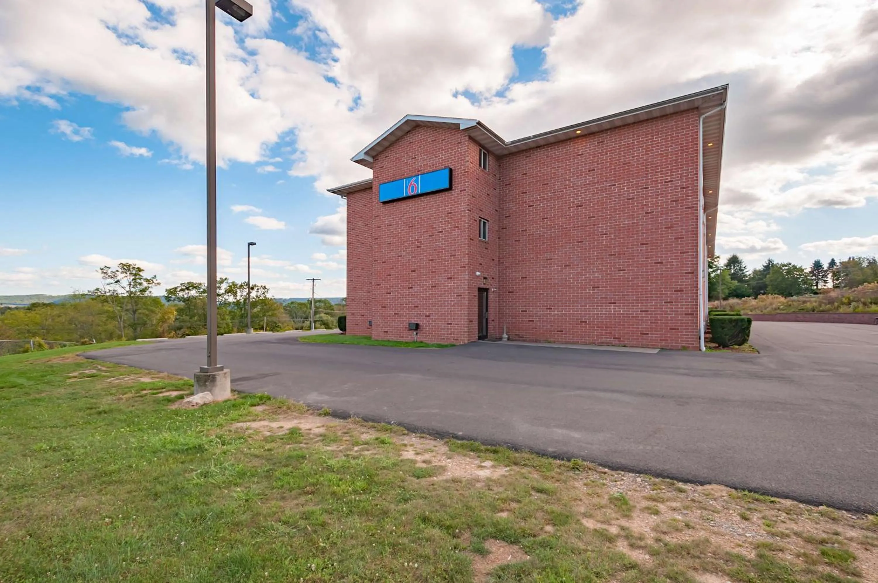 Property building in Motel 6-Drums