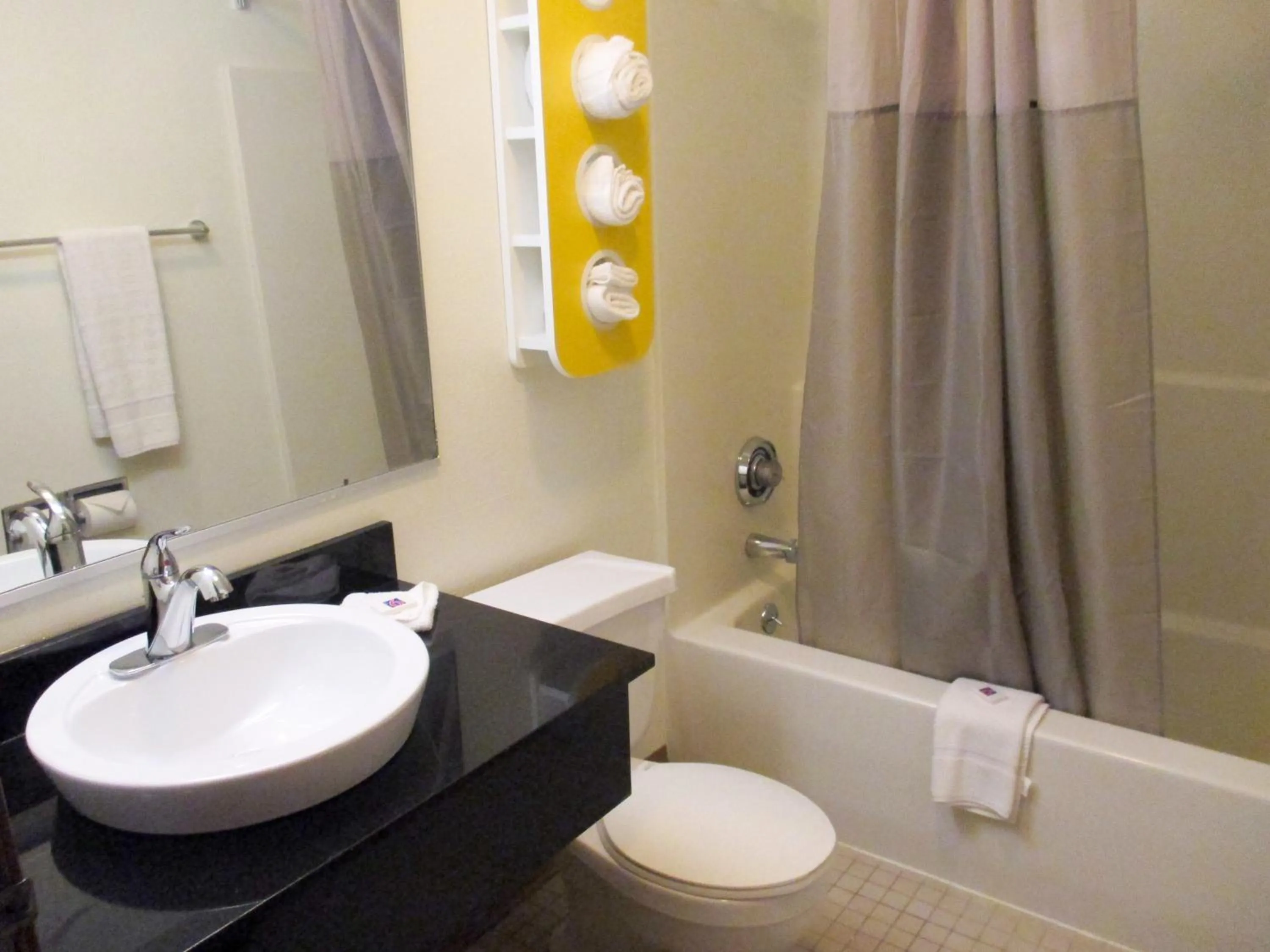 Bathroom in Motel 6-Drums