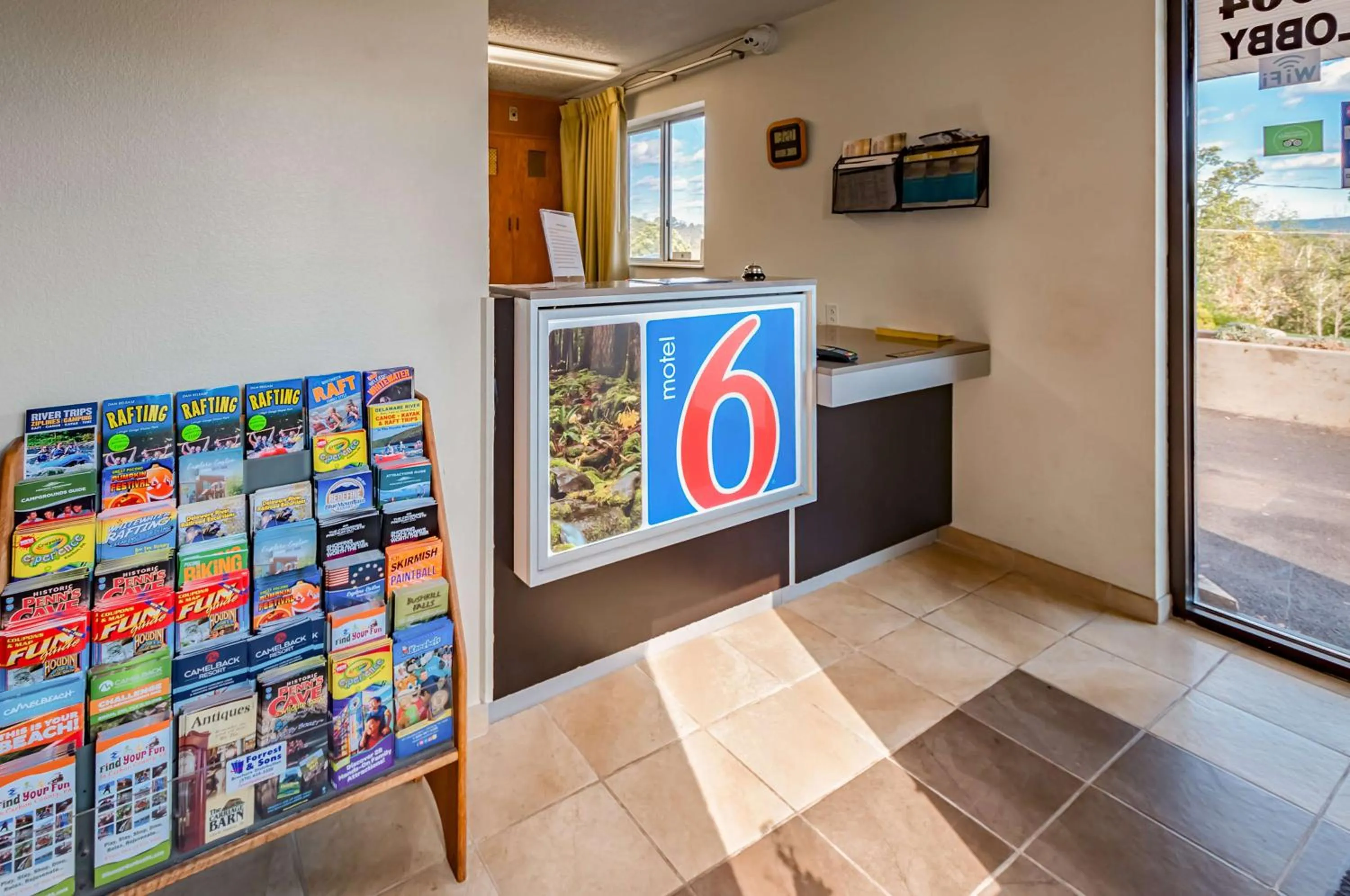 Property logo or sign in Motel 6-Drums