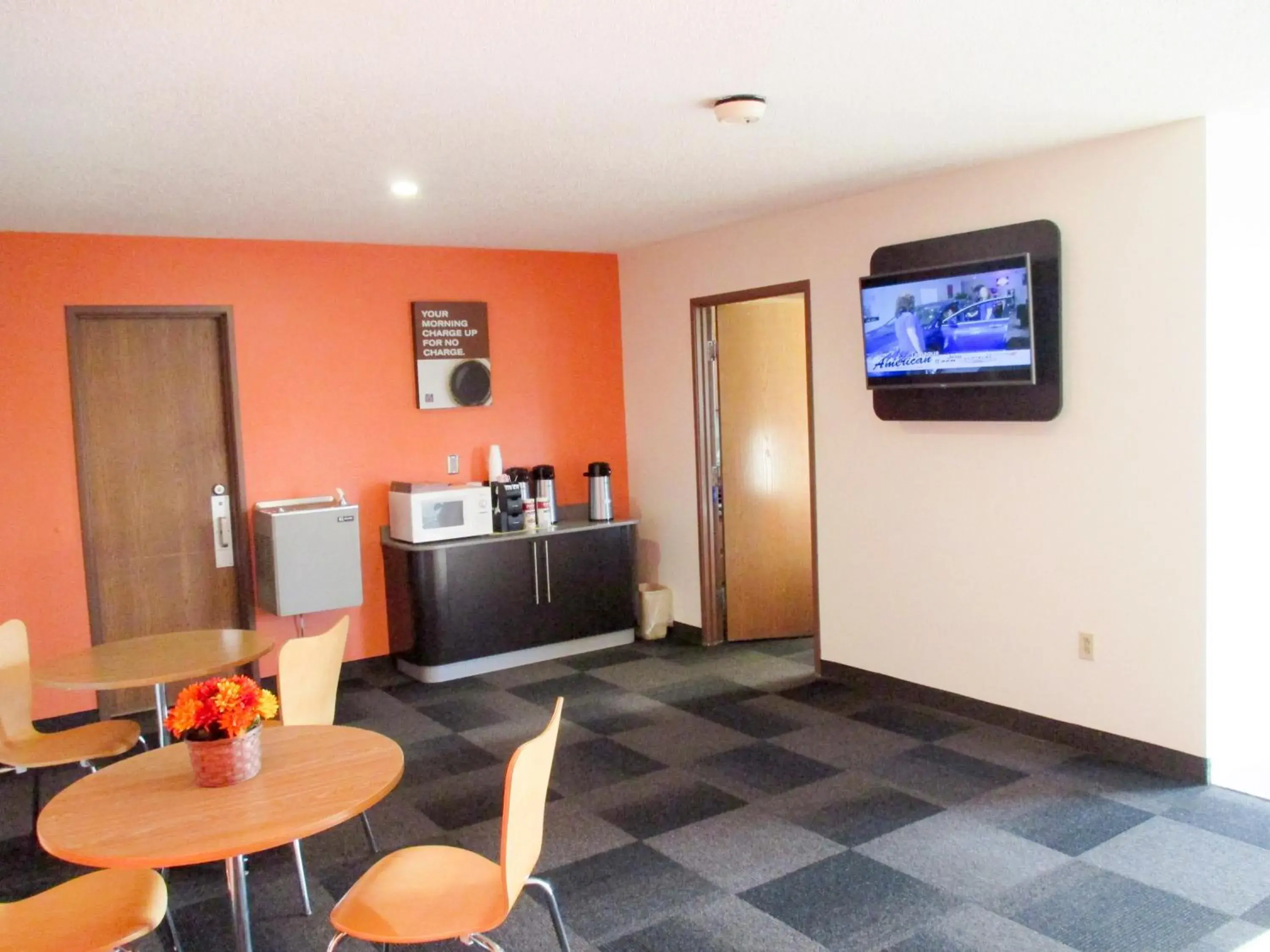 Deluxe Suite - Non-Smoking in Motel 6-Drums Deluxe Suite - Non-Smoking in Motel 6-Drums