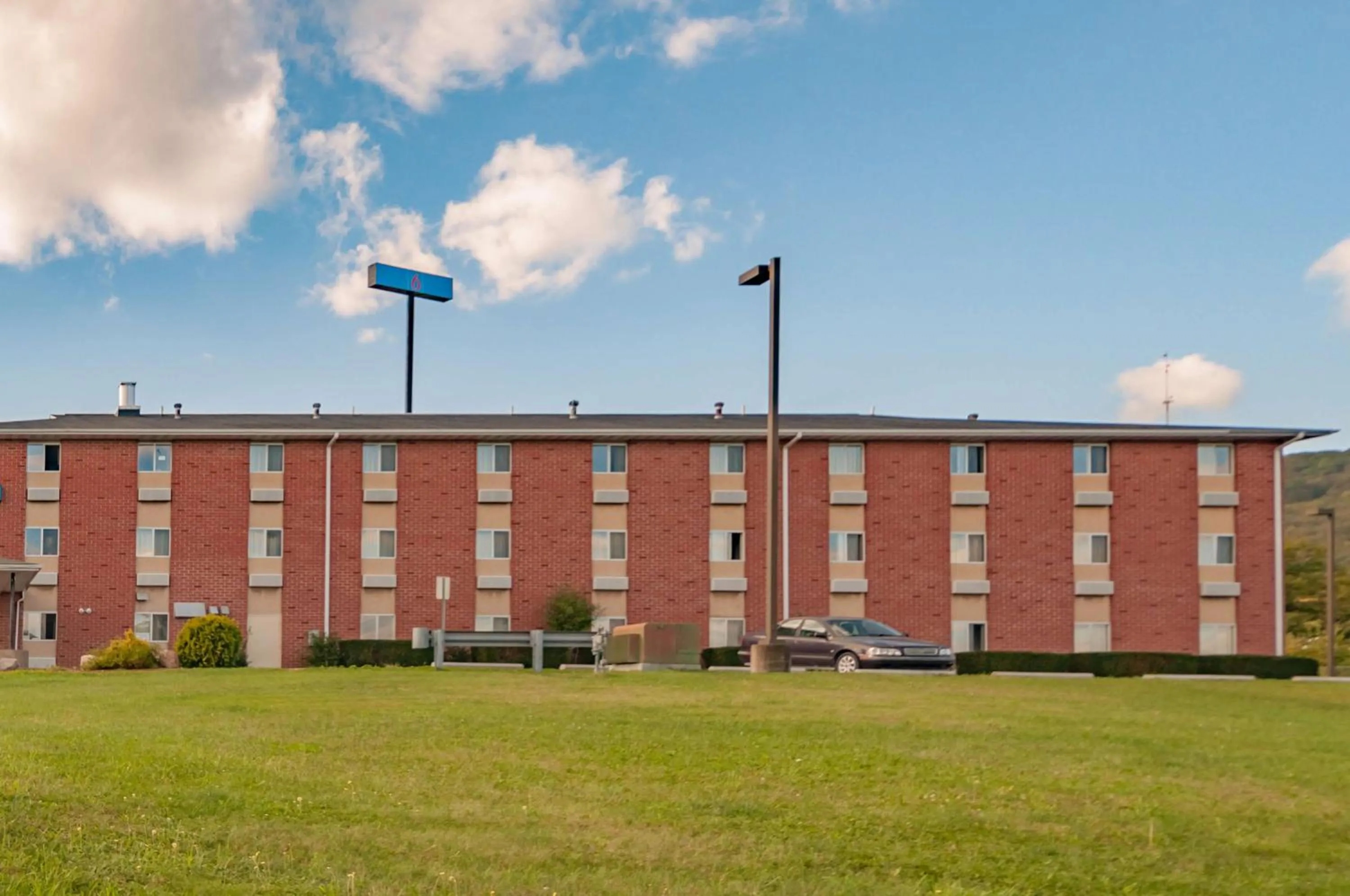 Property building in Motel 6-Drums