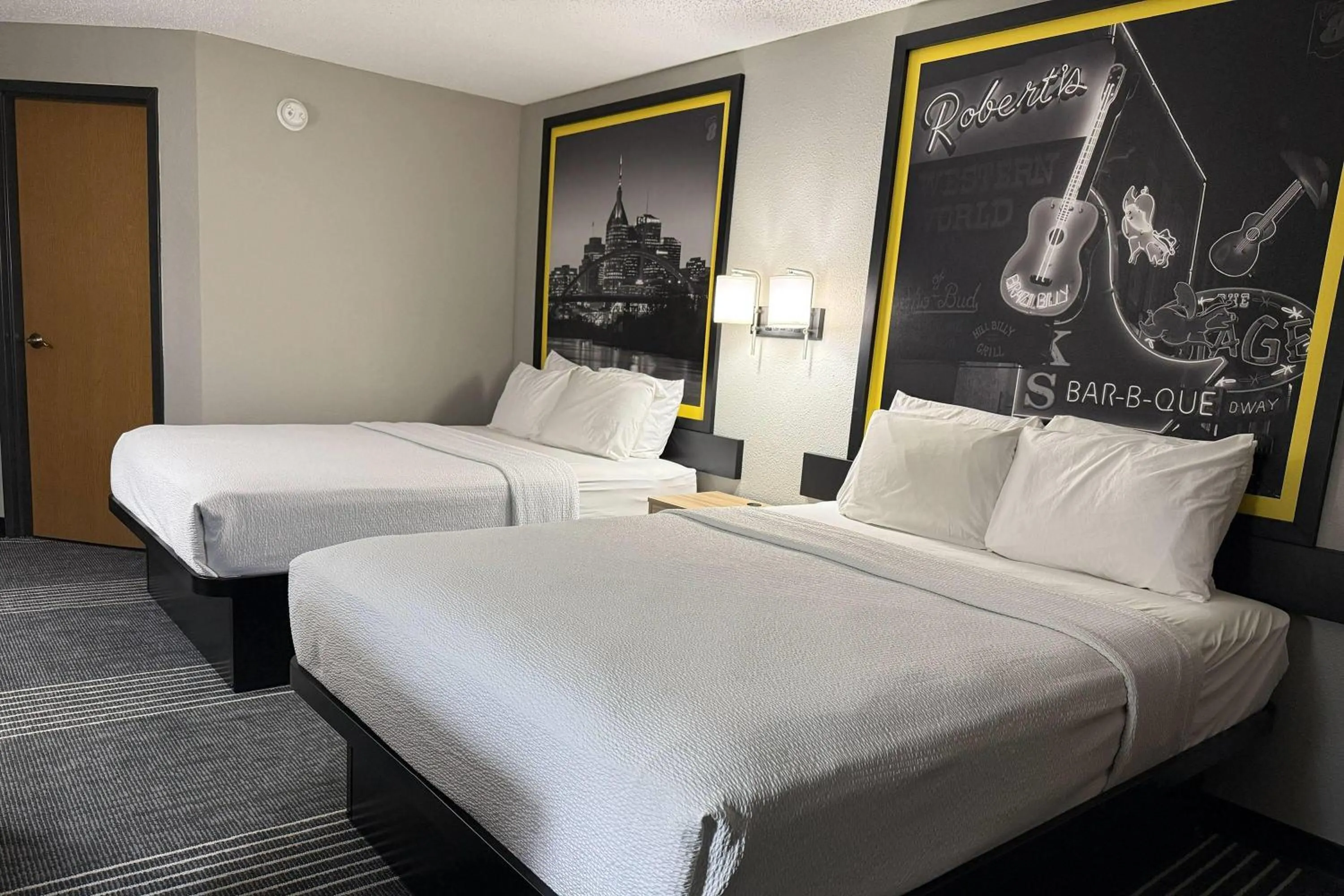 Bed in Super 8 by Wyndham Chattanooga East - Hamilton Place