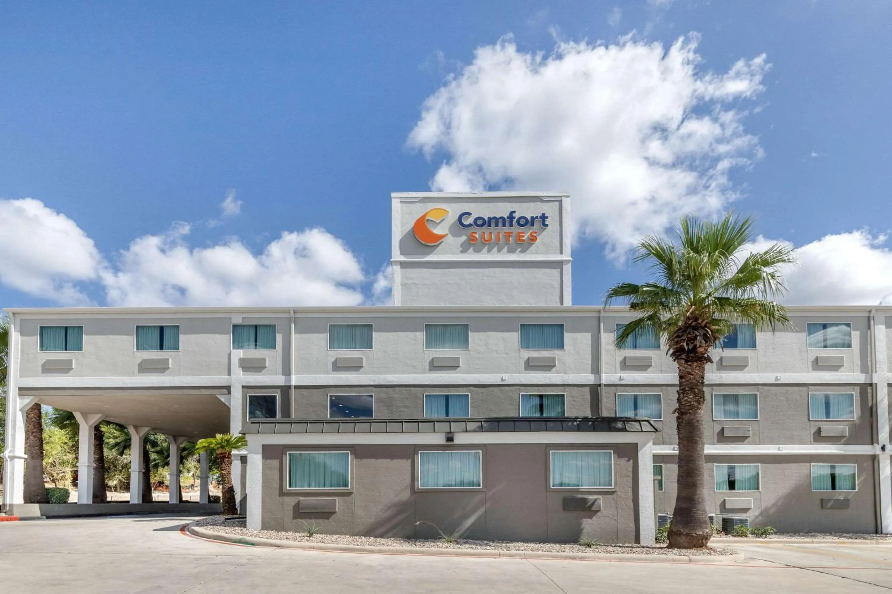 Property building in Comfort Suites San Antonio Airport North