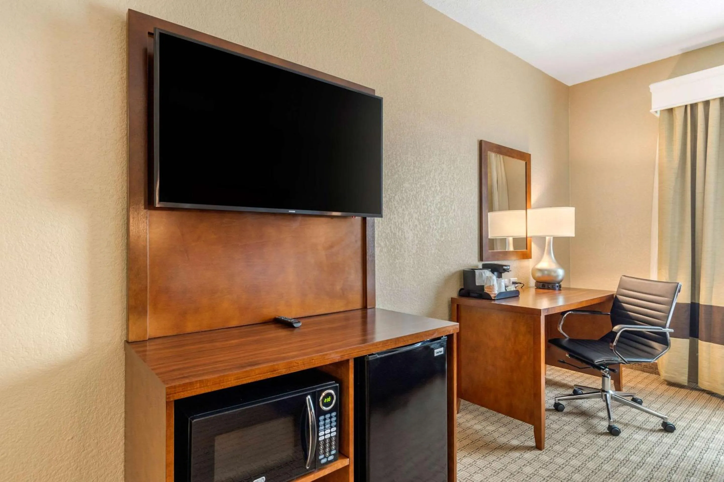 TV and multimedia in Comfort Suites San Antonio Airport North