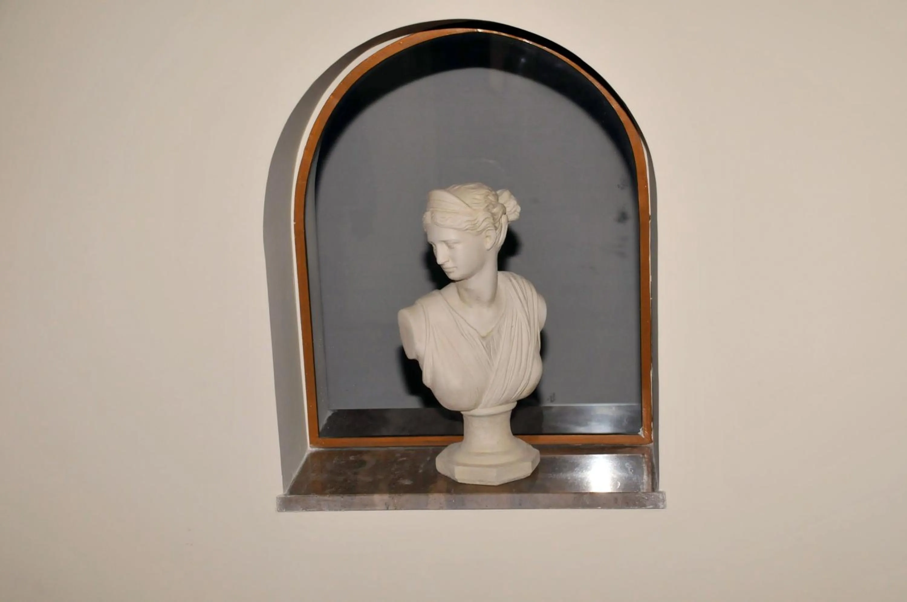 Decorative detail in Antica Villa di Bruto