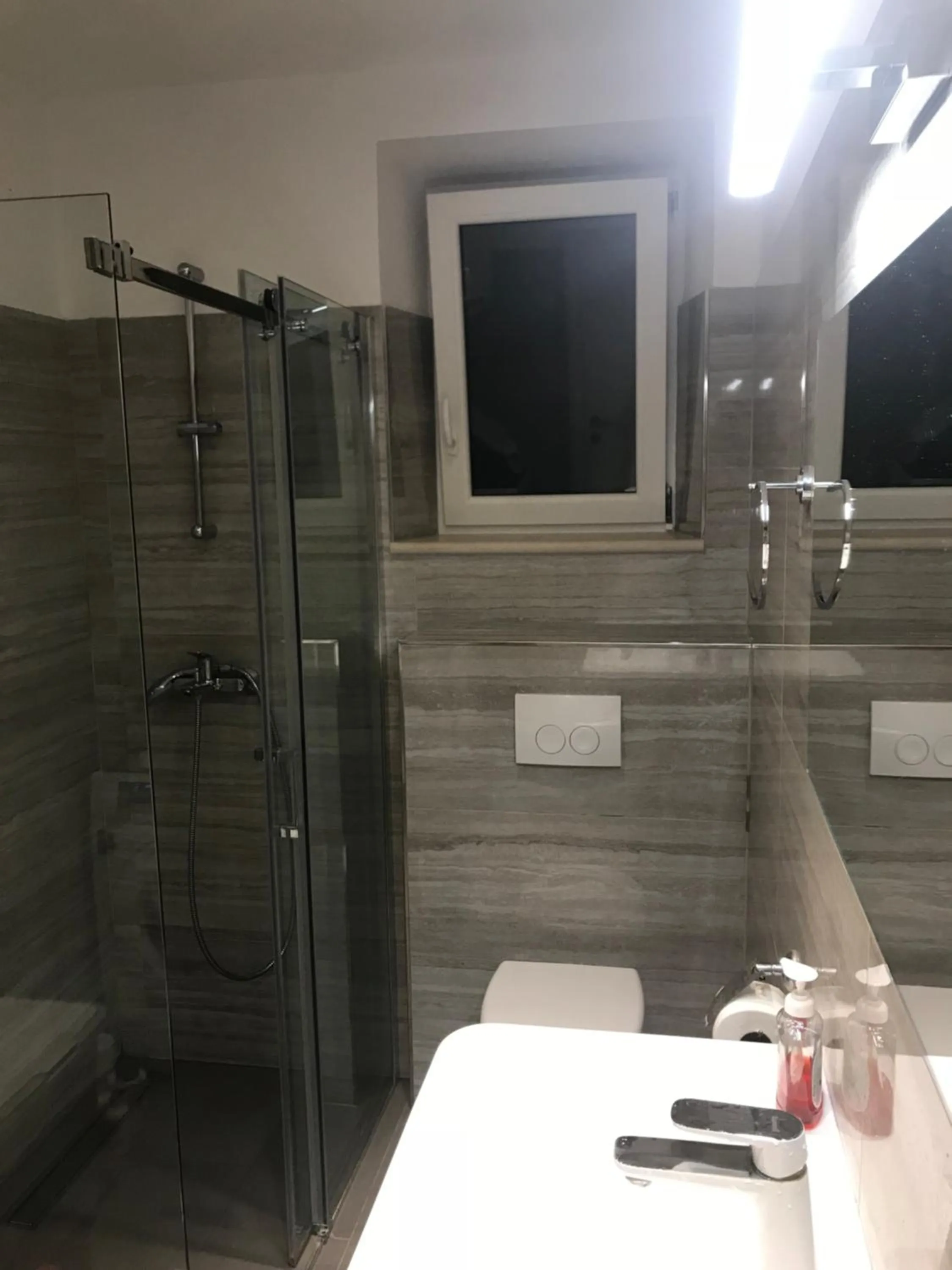 Bathroom in Aida Apartments and Rooms for couples and families FREE PARKING