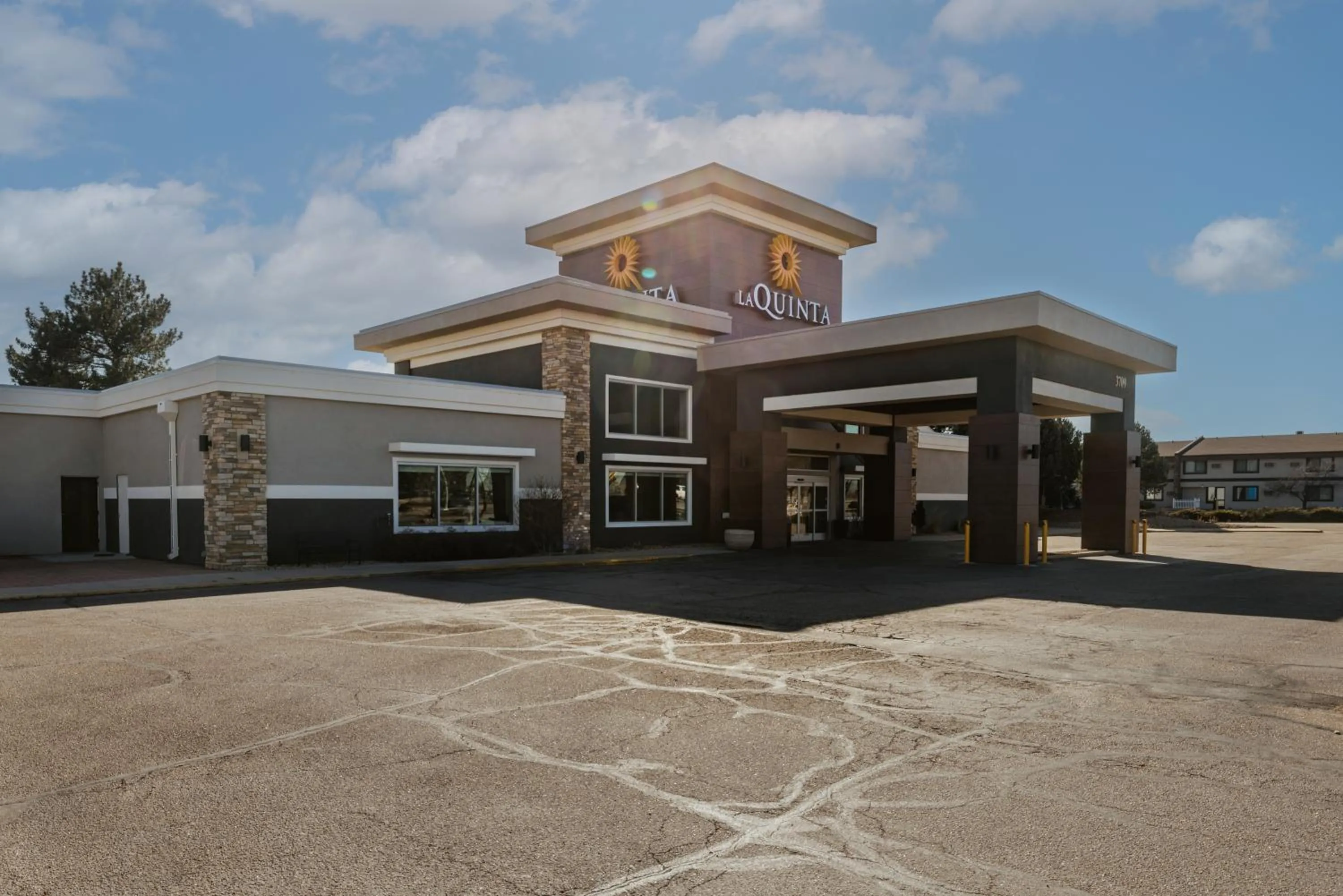 Property building in La Quinta Inn & Suites by Wyndham Fort Collins, Colorado