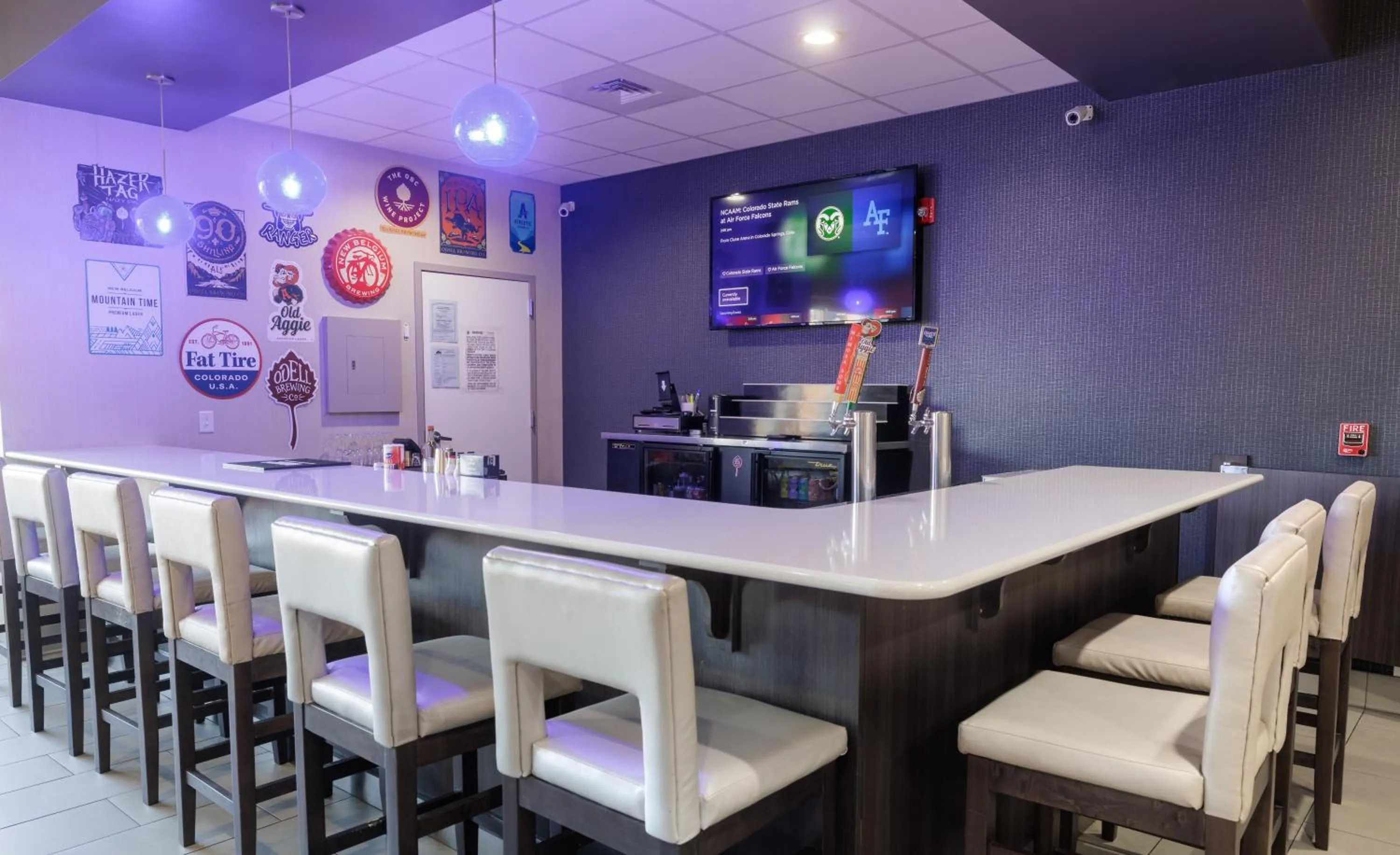 Lounge or bar in La Quinta Inn & Suites by Wyndham Fort Collins, Colorado