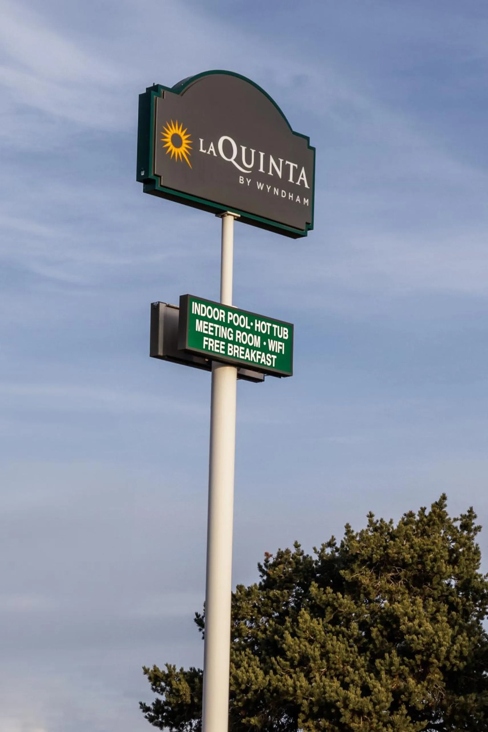 Property logo or sign in La Quinta Inn & Suites by Wyndham Fort Collins, Colorado