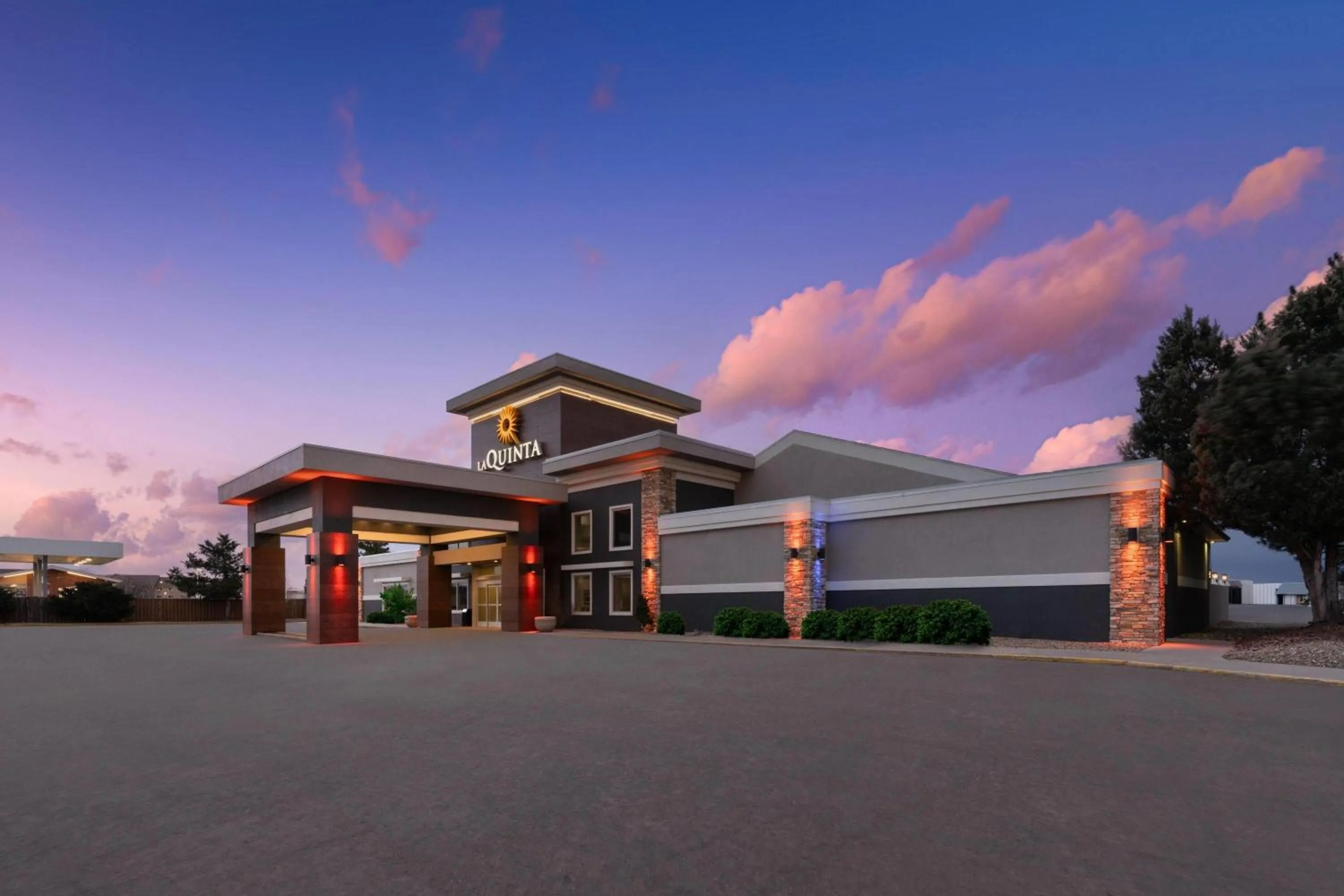 Property building in La Quinta Inn & Suites by Wyndham Fort Collins, Colorado