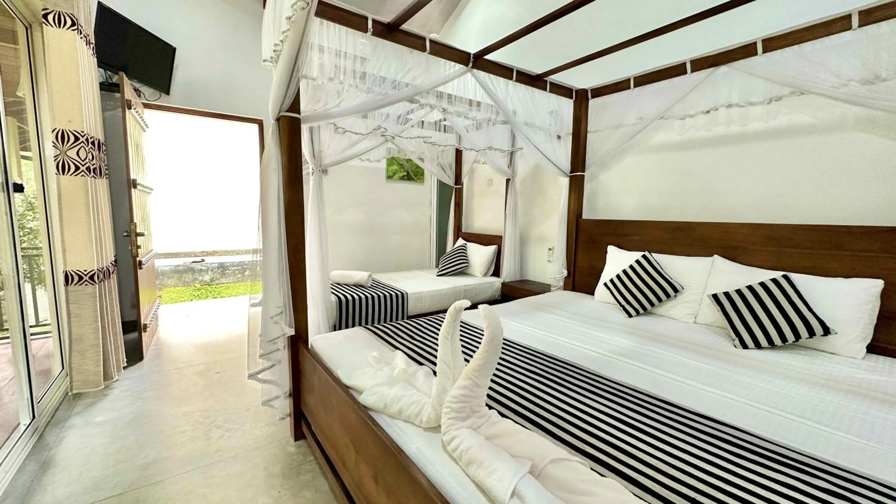 Property building, Bed in Jungle Paradise