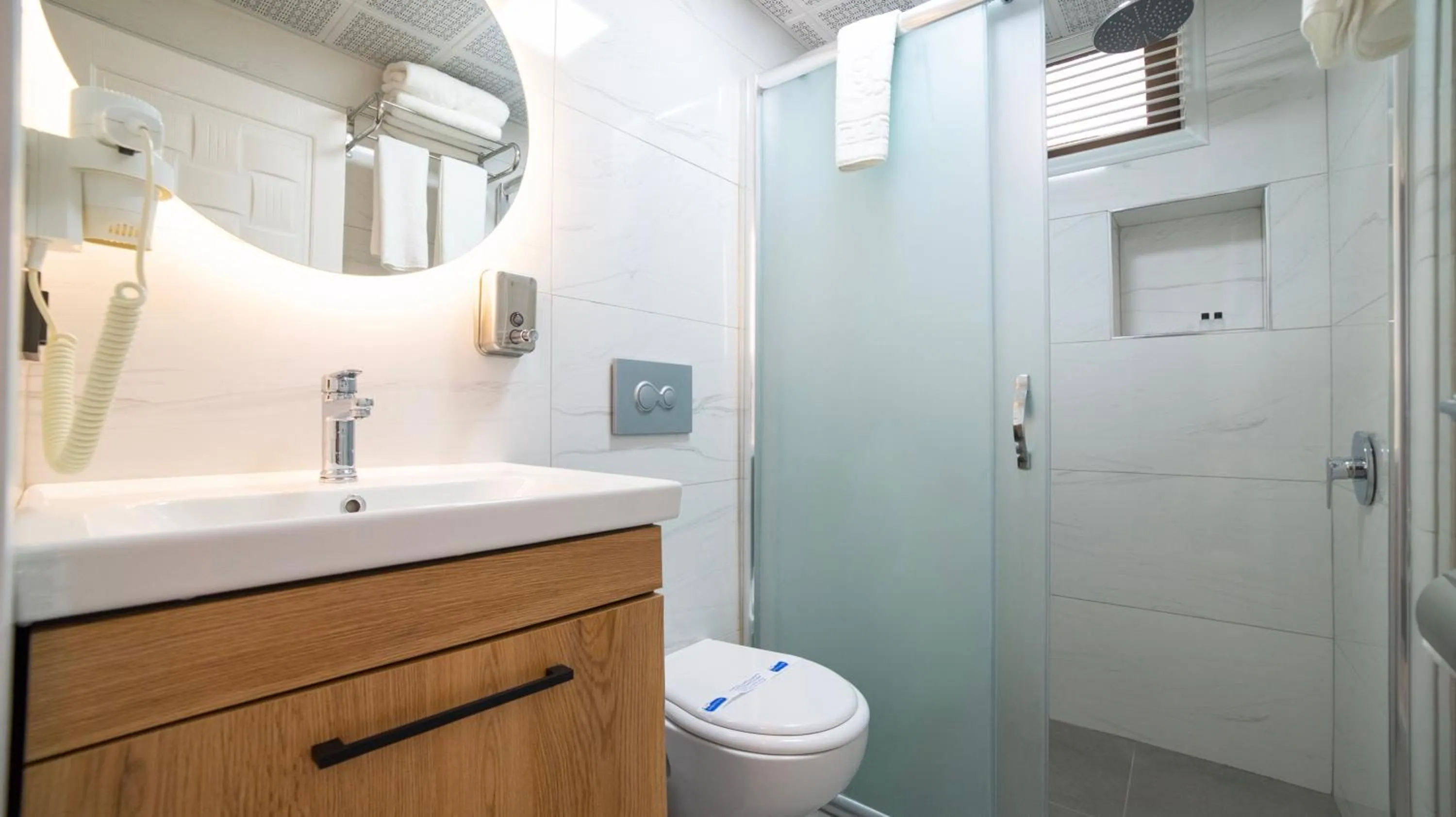 Shower in Kafkas Hotel