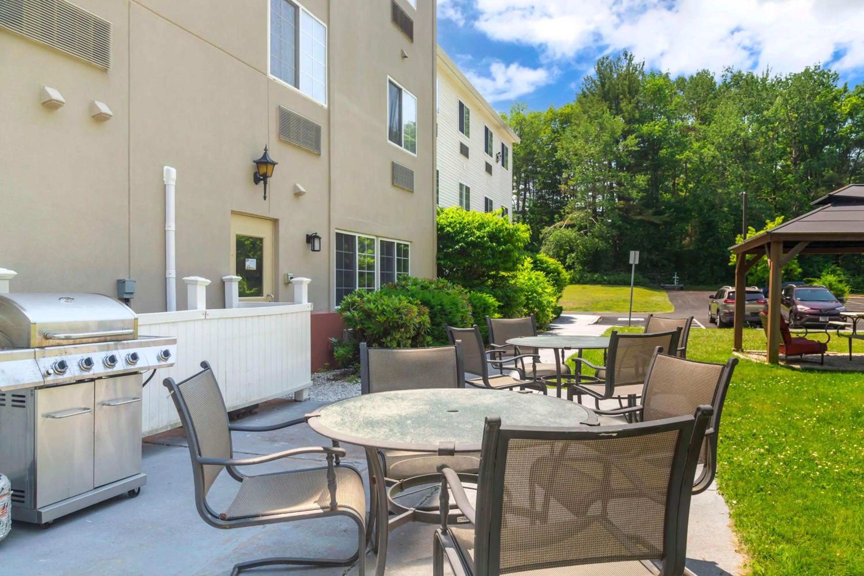 Property building in Best Western Plus Berkshire Hills Inn & Suites