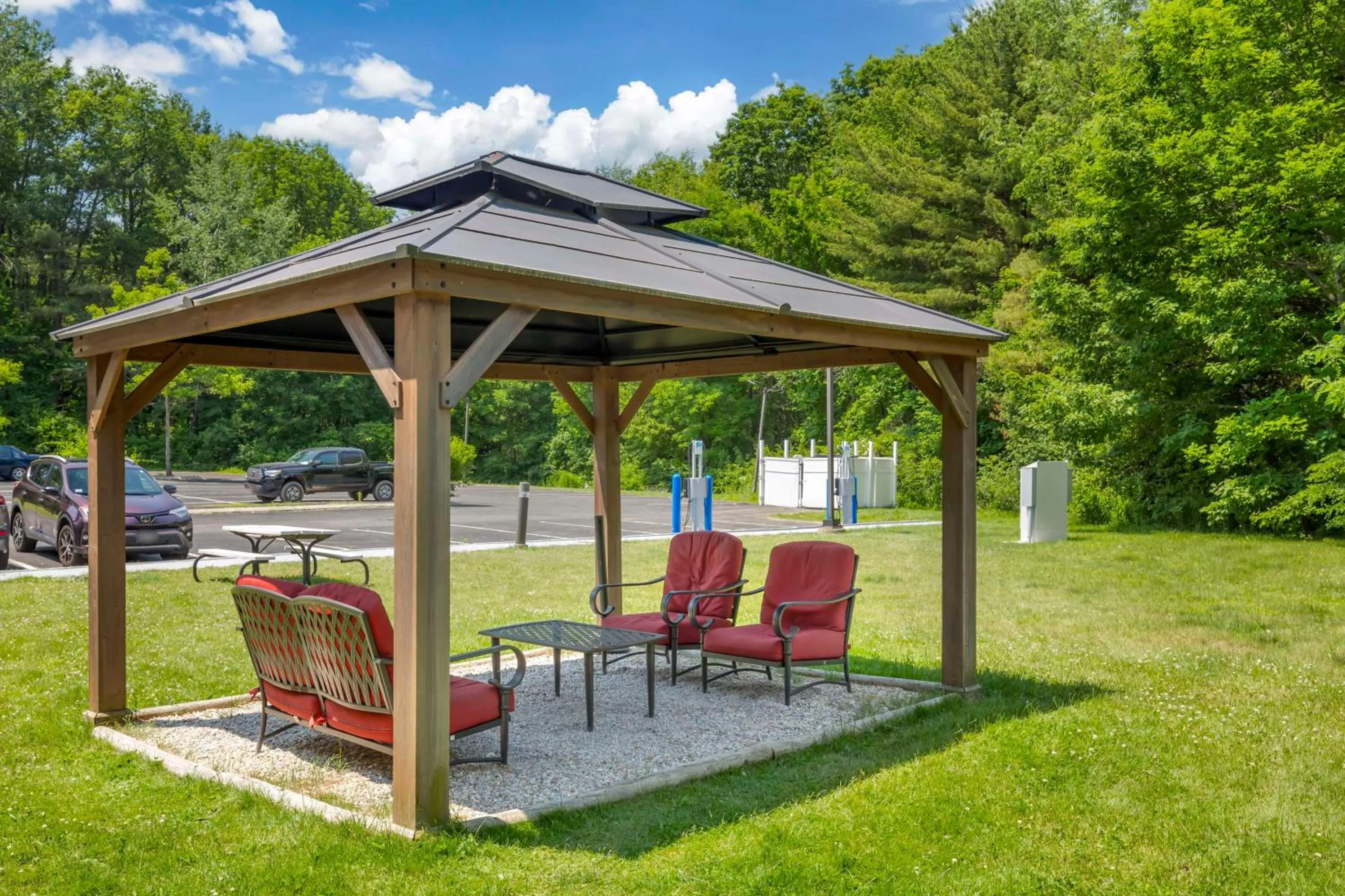 Property building in Best Western Plus Berkshire Hills Inn & Suites