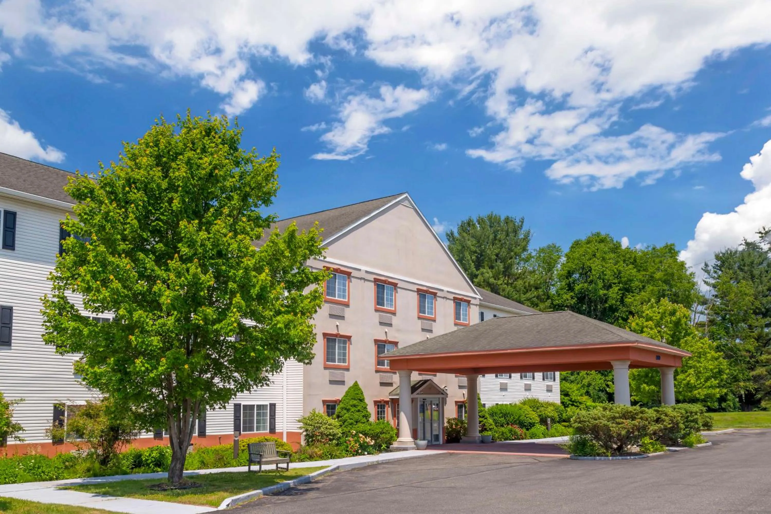 Property building in Best Western Plus Berkshire Hills Inn & Suites