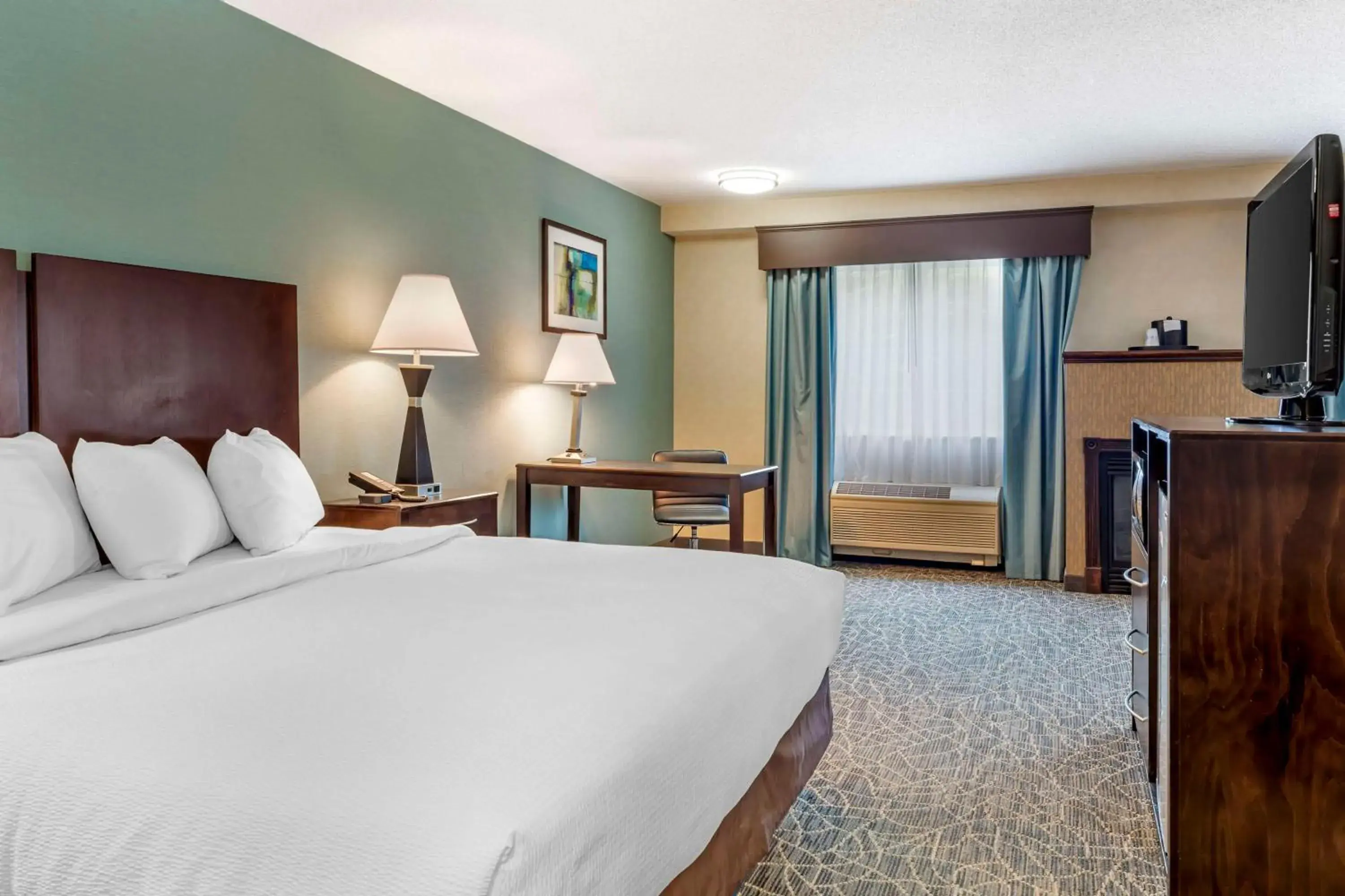 King Suite with Sofa Bed and Whirlpool - Fireplace/Non-Smoking in Best Western Plus Berkshire Hills Inn & Suites King Suite with Sofa Bed and Whirlpool - Fireplace/Non-Smoking in Best Western Plus Berkshire Hills Inn & Suites