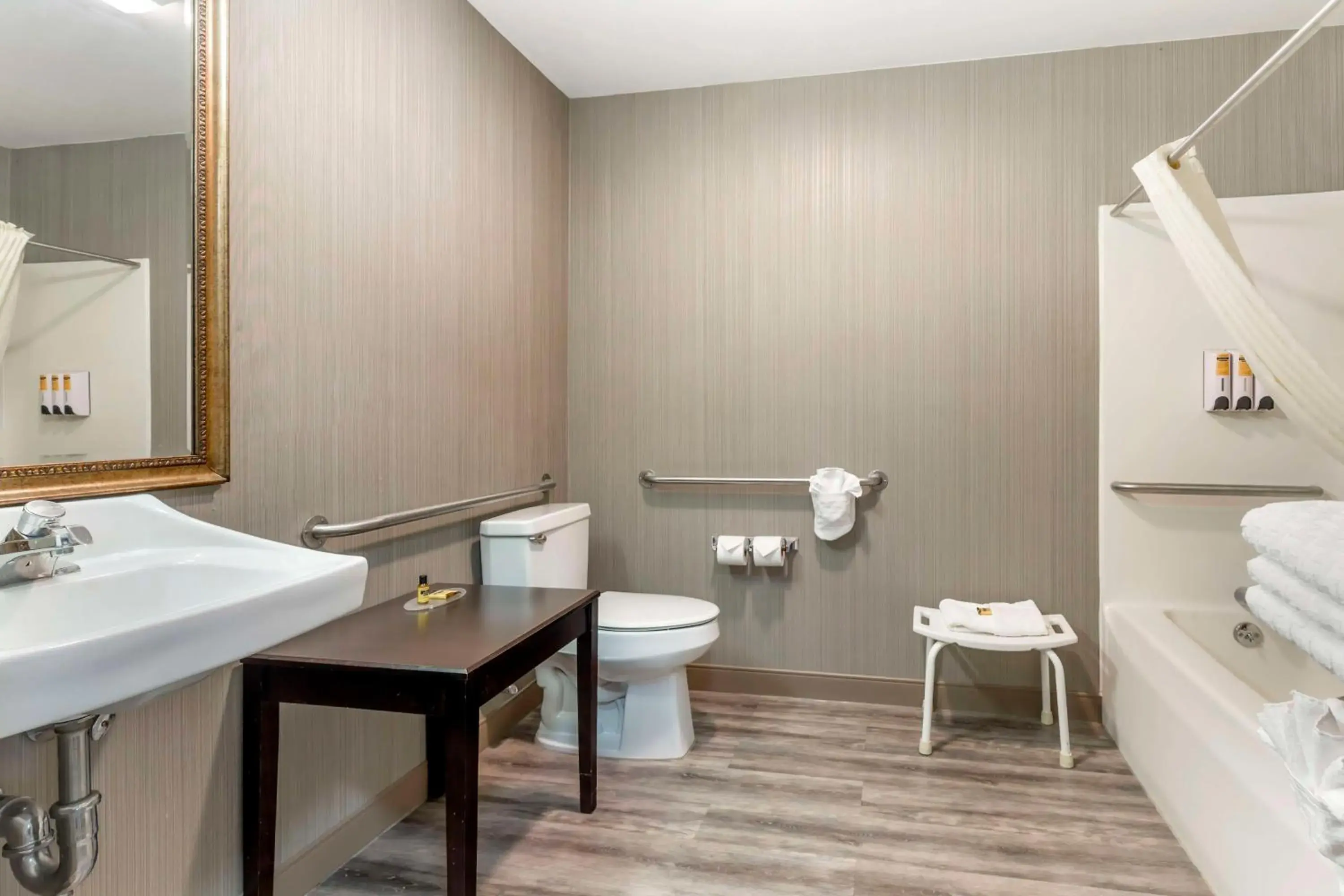 Double Room with Two Double Beds and Bath Tub - Mobility Accessible/Non-Smoking in Best Western Plus Berkshire Hills Inn & Suites Double Room with Two Double Beds and Bath Tub - Mobility Accessible/Non-Smoking in Best Western Plus Berkshire Hills Inn & Suites