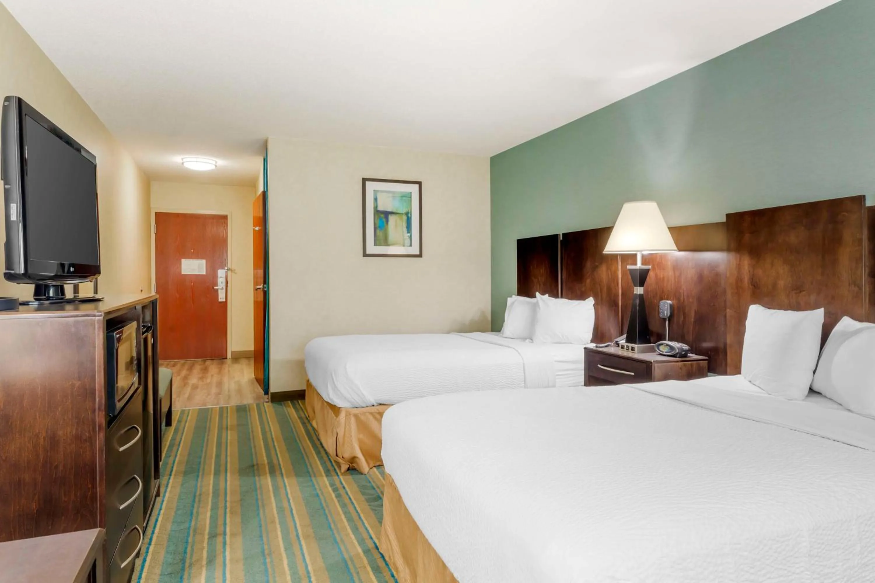 Bedroom, Bed in Best Western Plus Berkshire Hills Inn & Suites