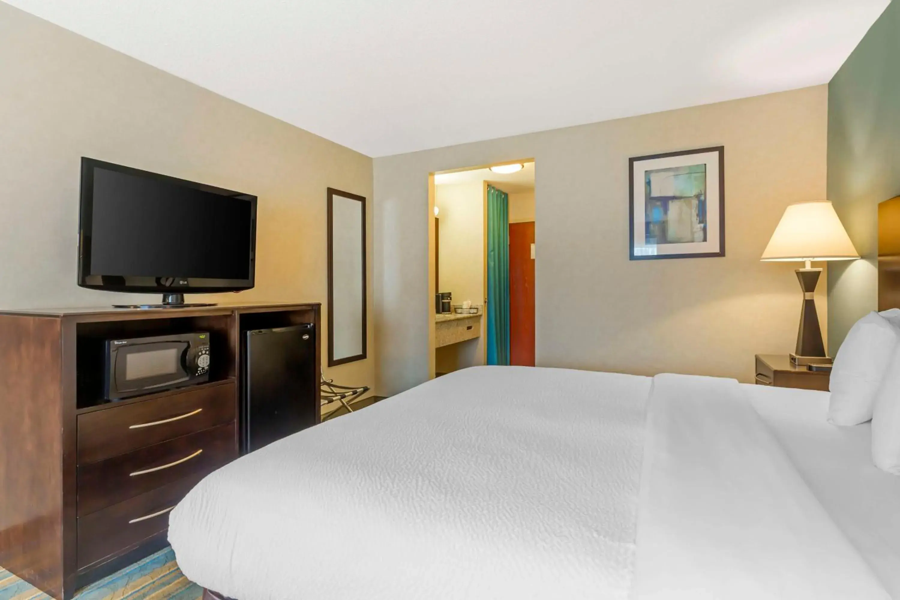 King Room in Best Western Plus Berkshire Hills Inn & Suites King Room in Best Western Plus Berkshire Hills Inn & Suites